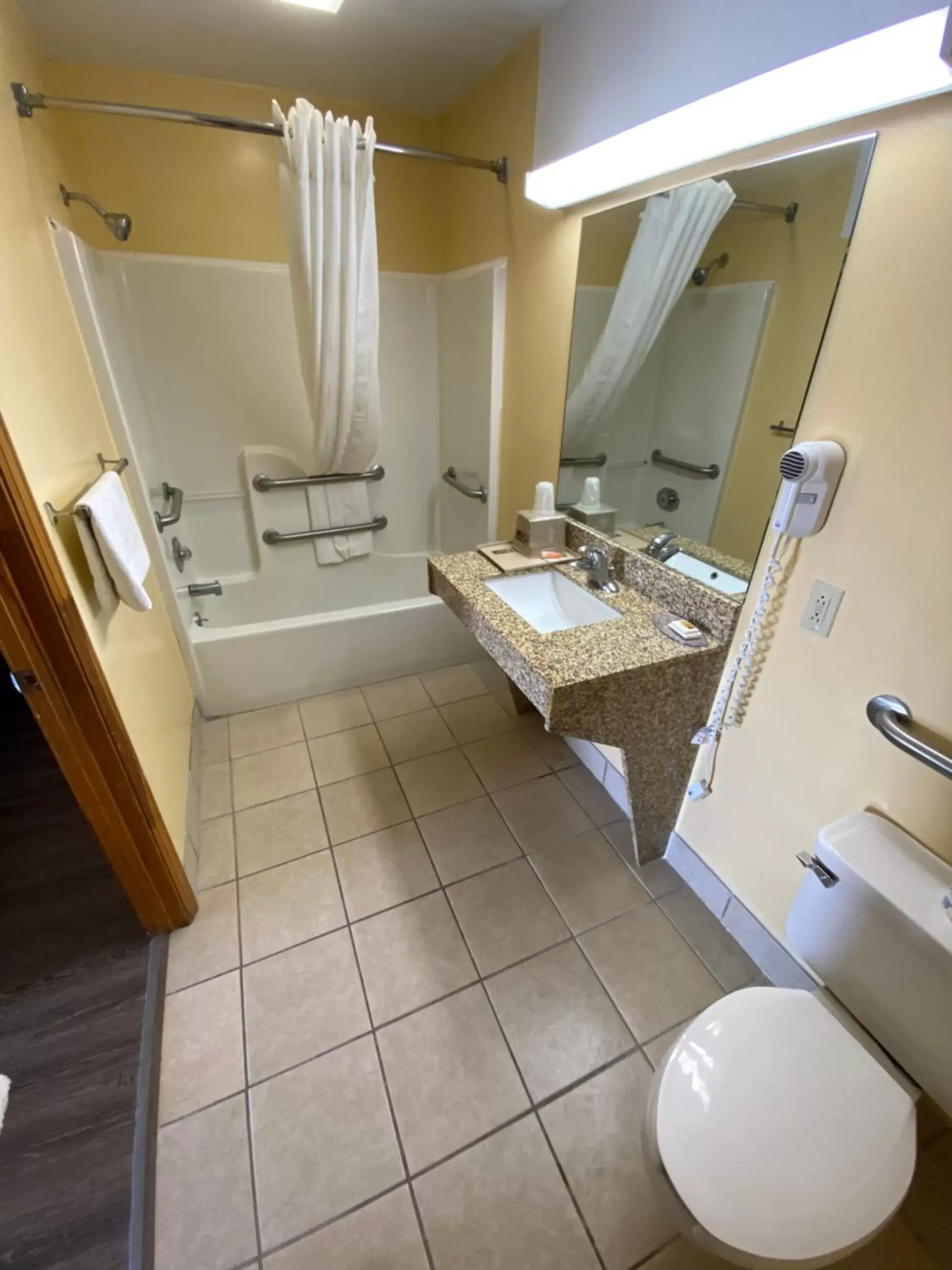 Bathroom in Budget Host Inn - Baxley