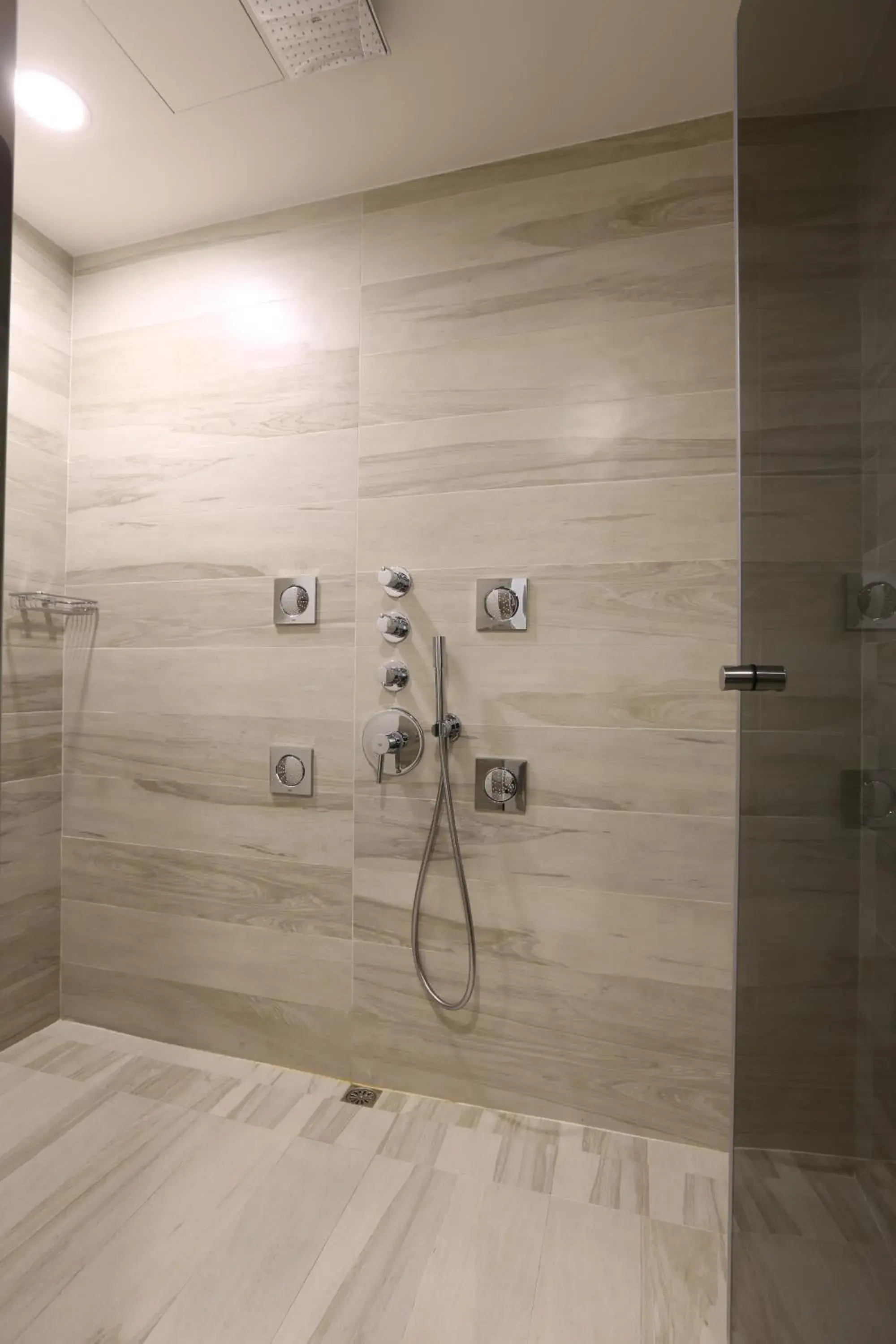 Bathroom in Tongzhan Design Inns