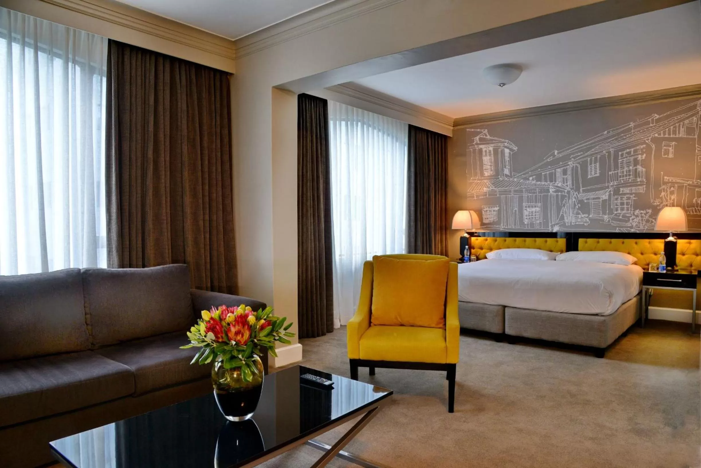 Mountain view, Bed in The Capetonian - Halal