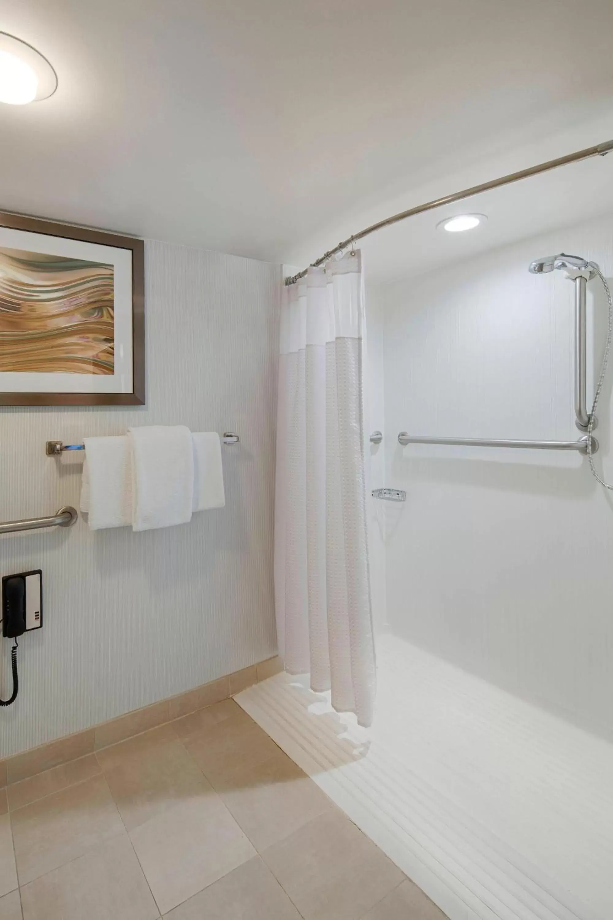 Bathroom in Courtyard by Marriott Columbus West/Hilliard