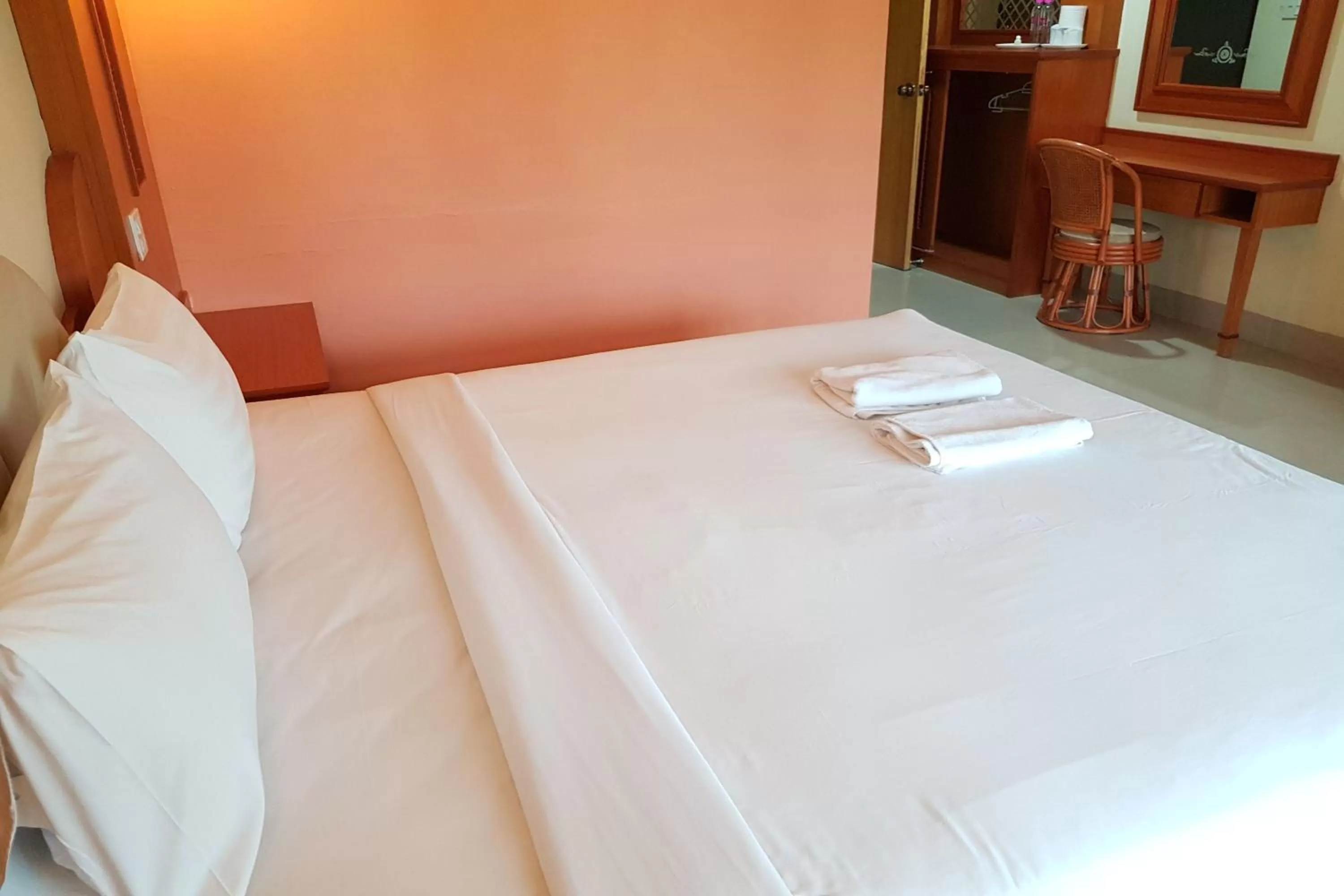 Bedroom, Bed in Poonsook Phitsanulok Hotel SHA Plus