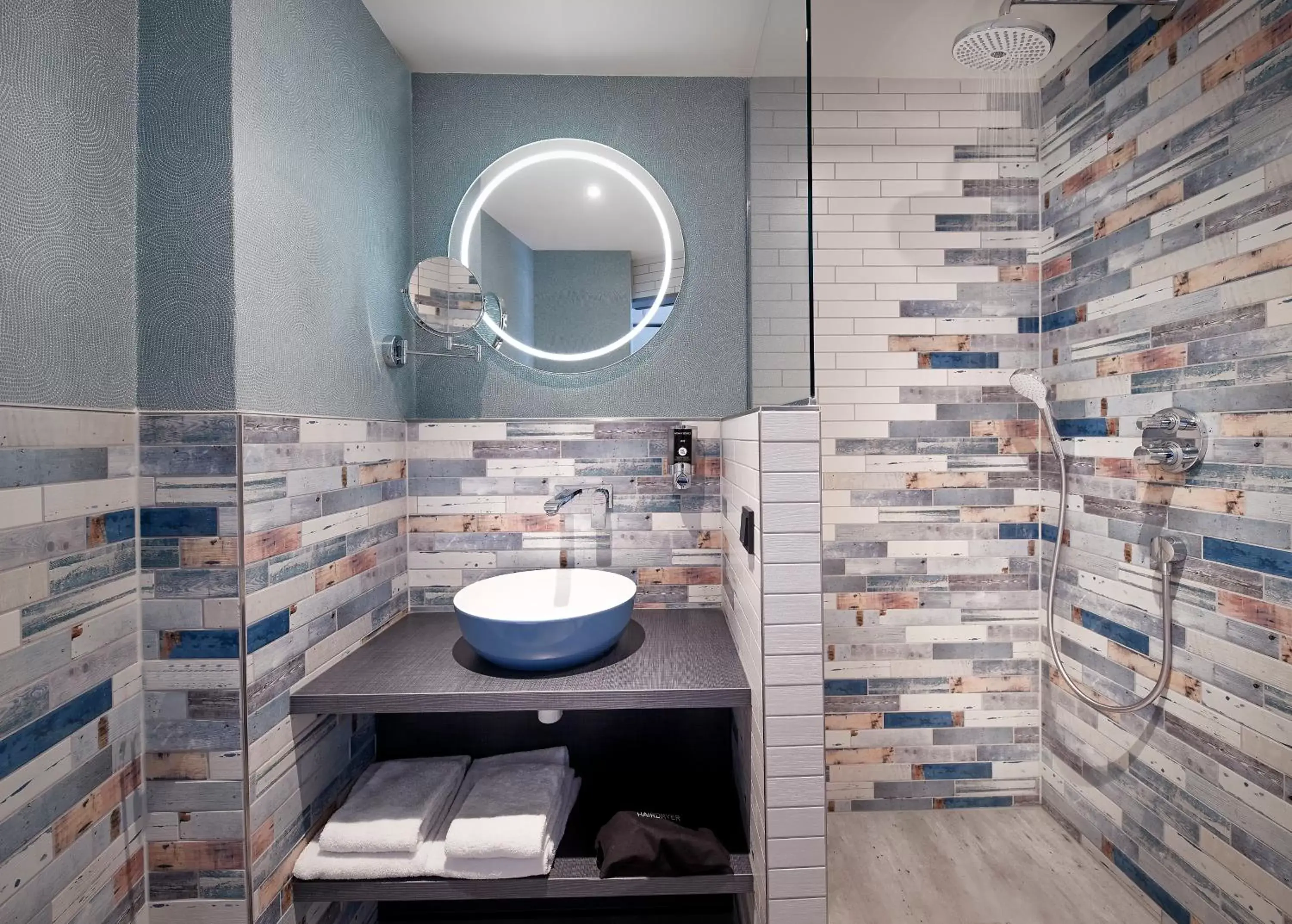 Shower, Bathroom in Inntel Hotels Rotterdam Centre