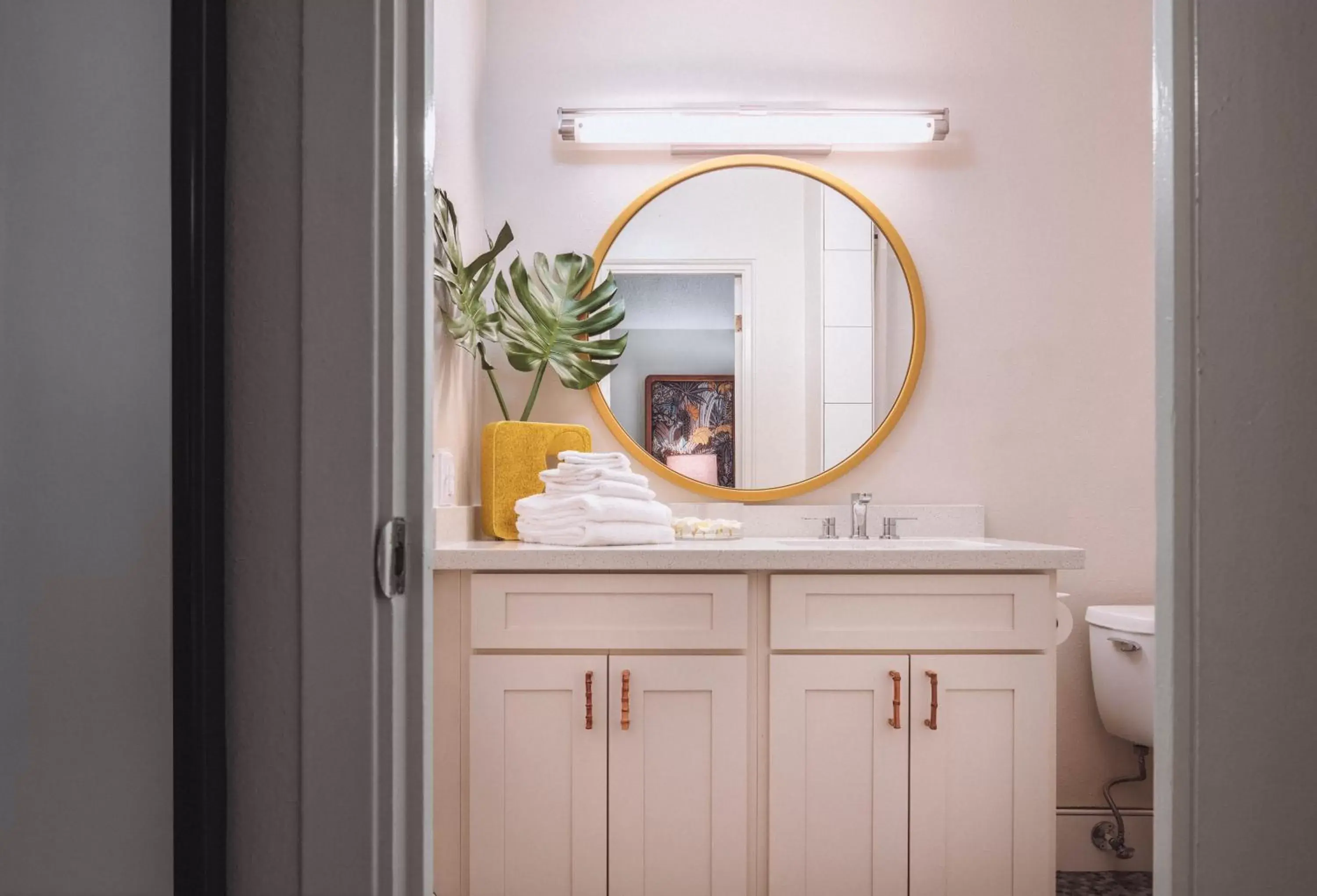 Bathroom in White Sands Hotel