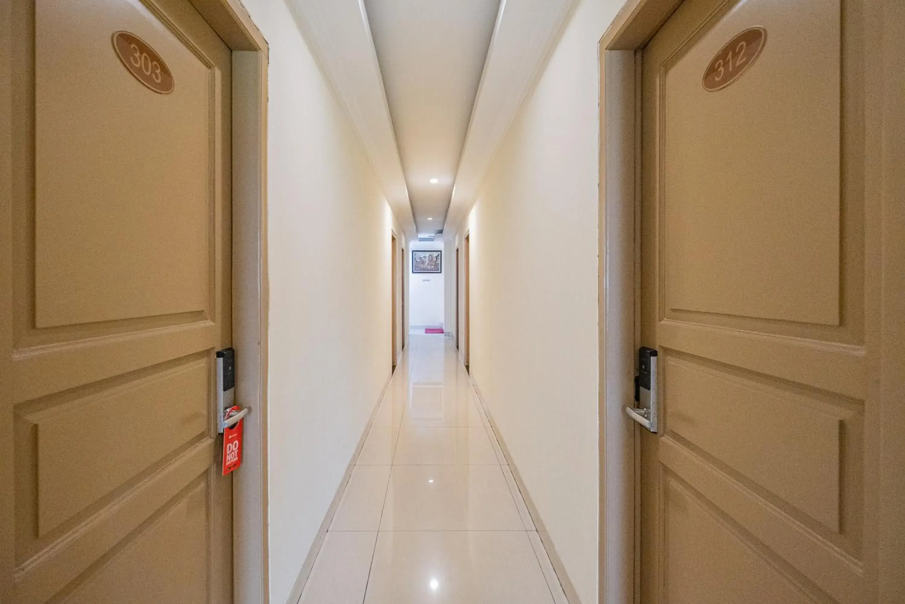 Property building in RedDoorz Plus @ Cideng Barat Property building in RedDoorz Plus @ Cideng Barat