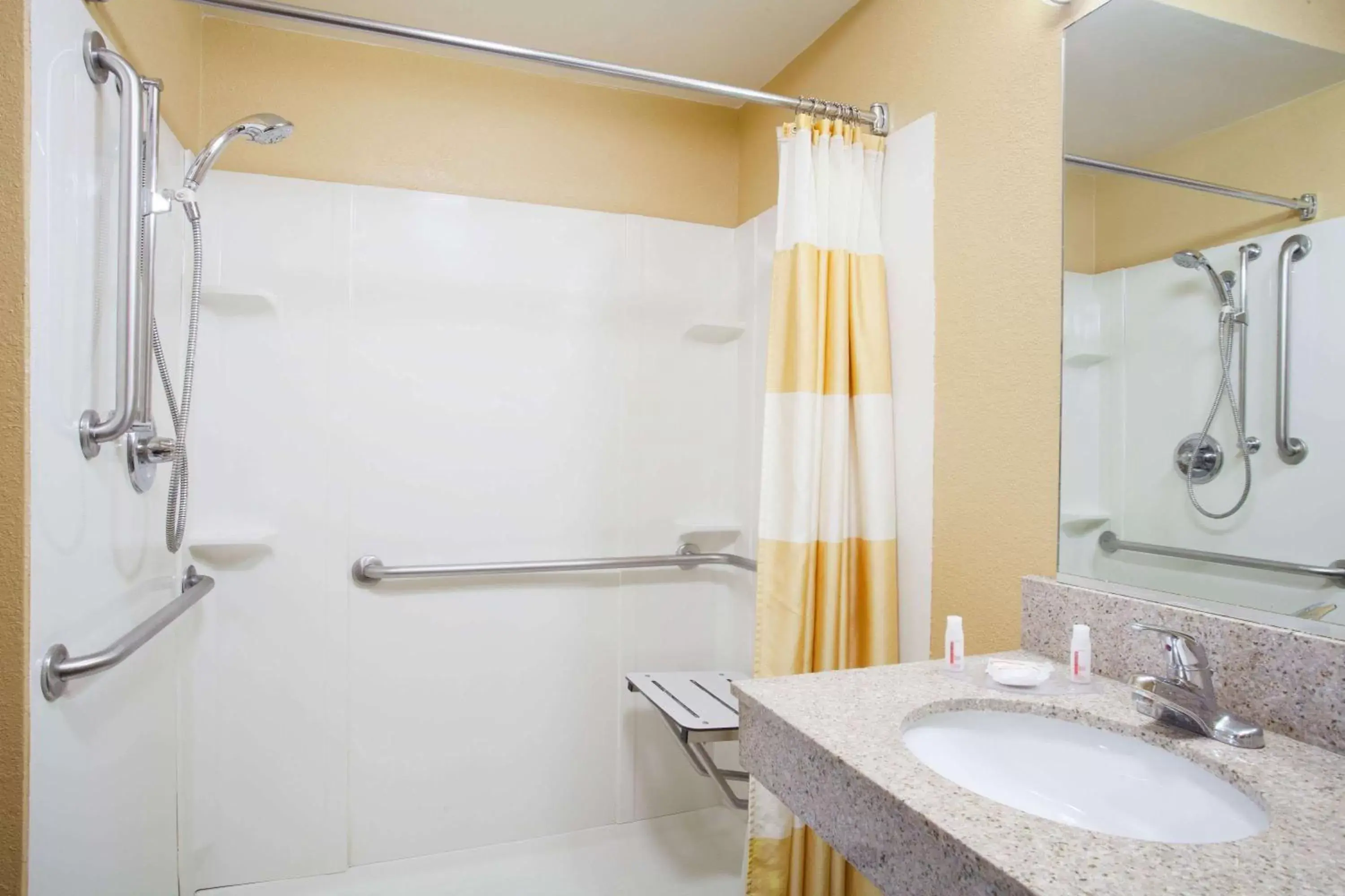 Shower, Bathroom in Baymont by Wyndham Madison Heights Detroit Area