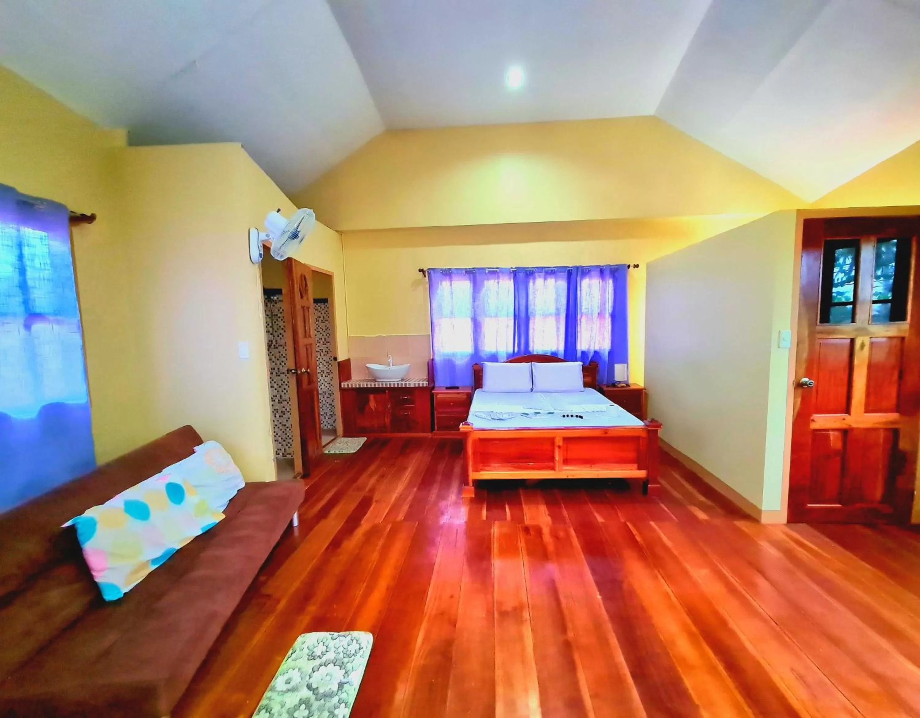 Bed in La-Familia Guest House