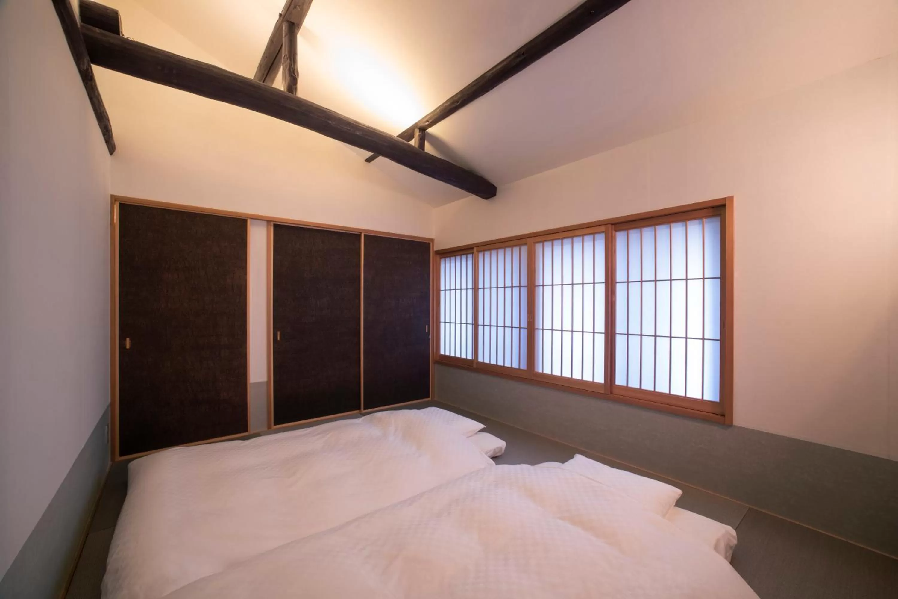 Photo of the whole room, Bed in Rinn Machiya Kuon