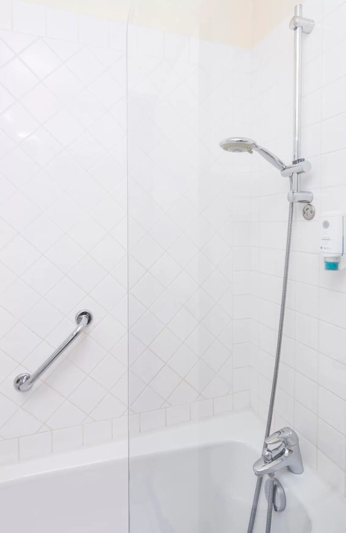 Shower in Résidence Valdys Thalasso & Spa - les Pins