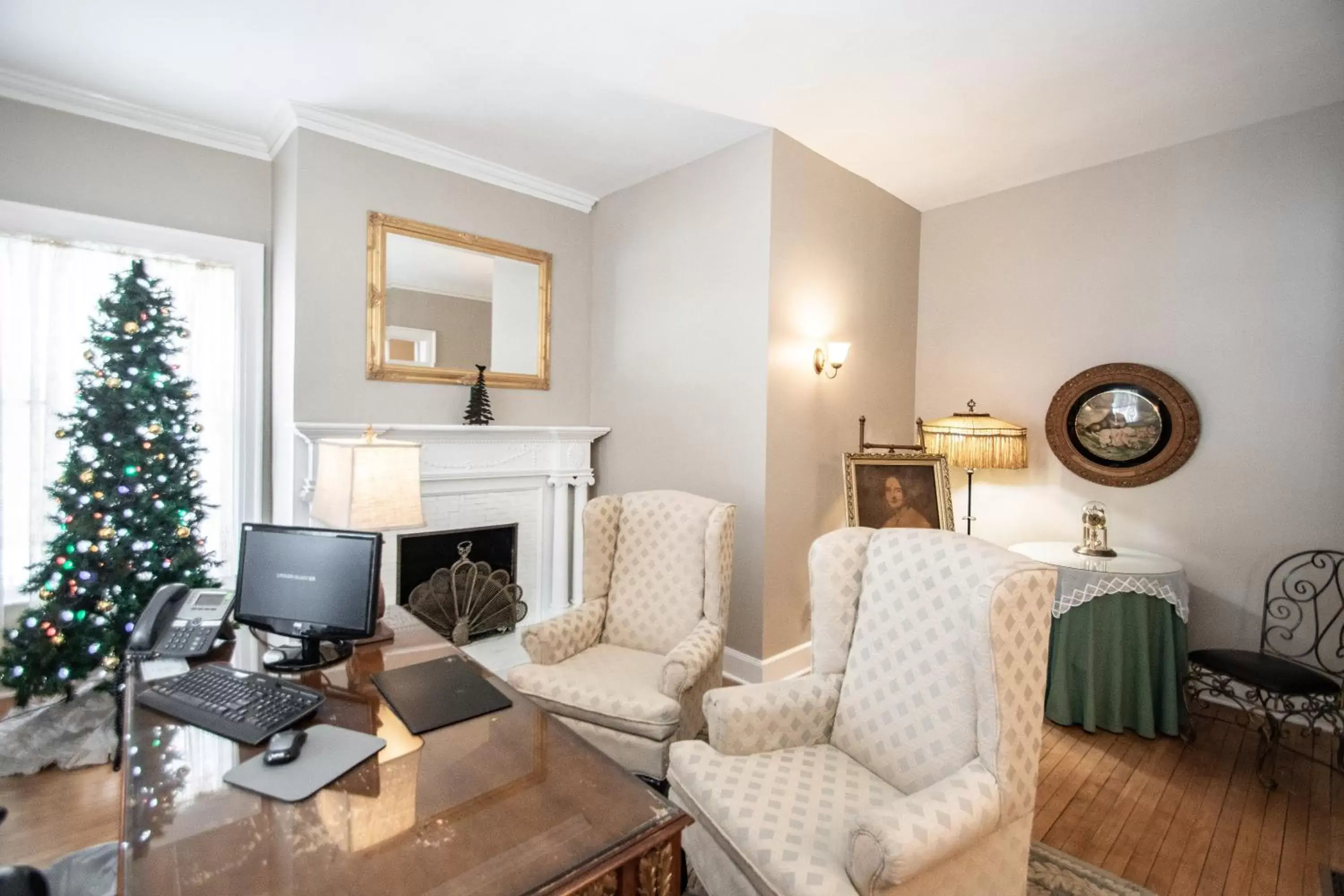 Seating Area in Looking Glass Inn