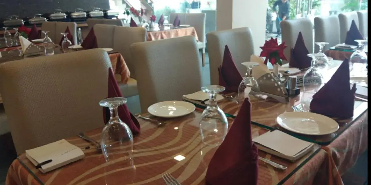 Restaurant/Places to Eat in Hotel Rama Trident