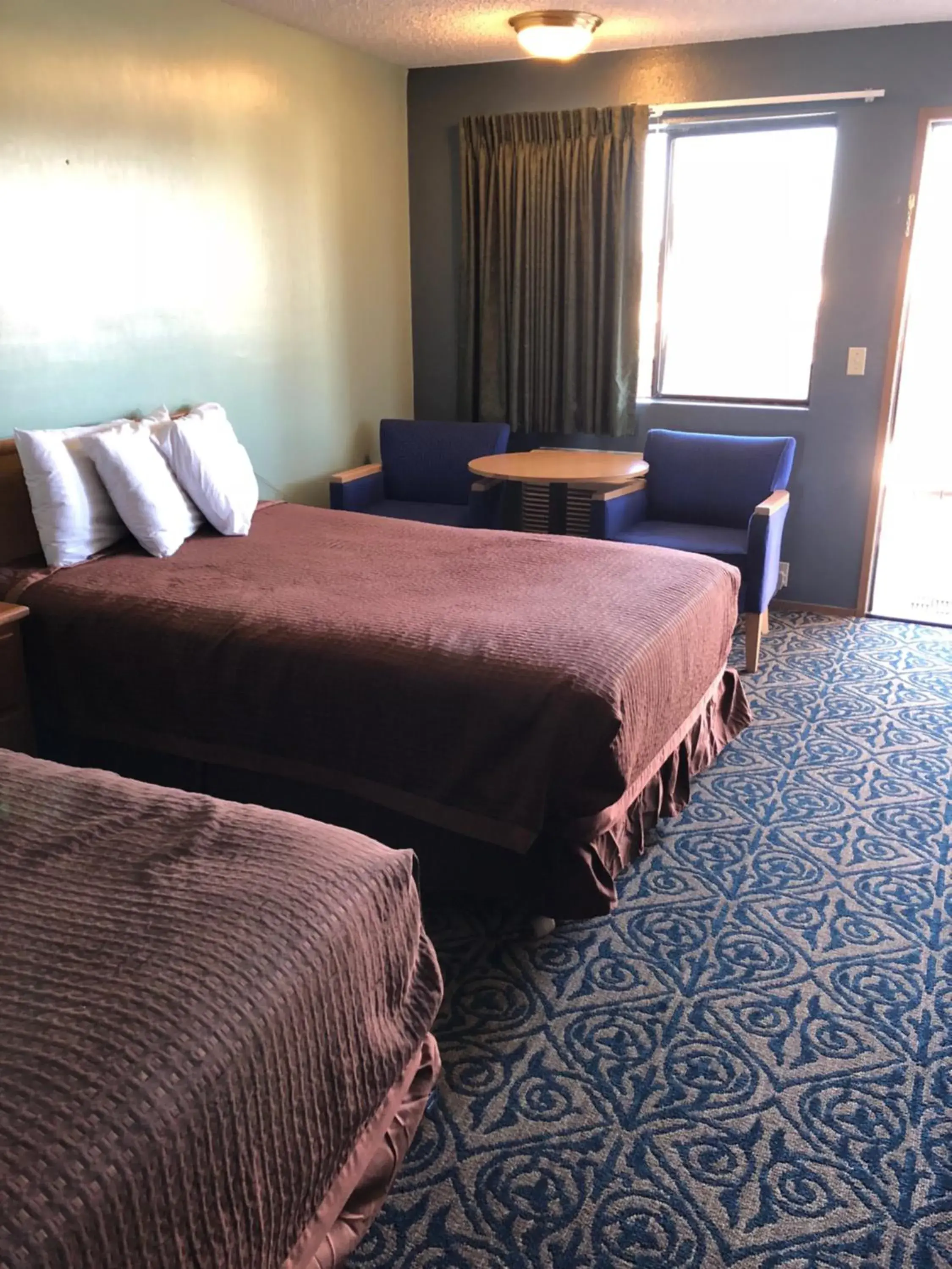 Photo of the whole room, Bed in Sumner Motor Inn