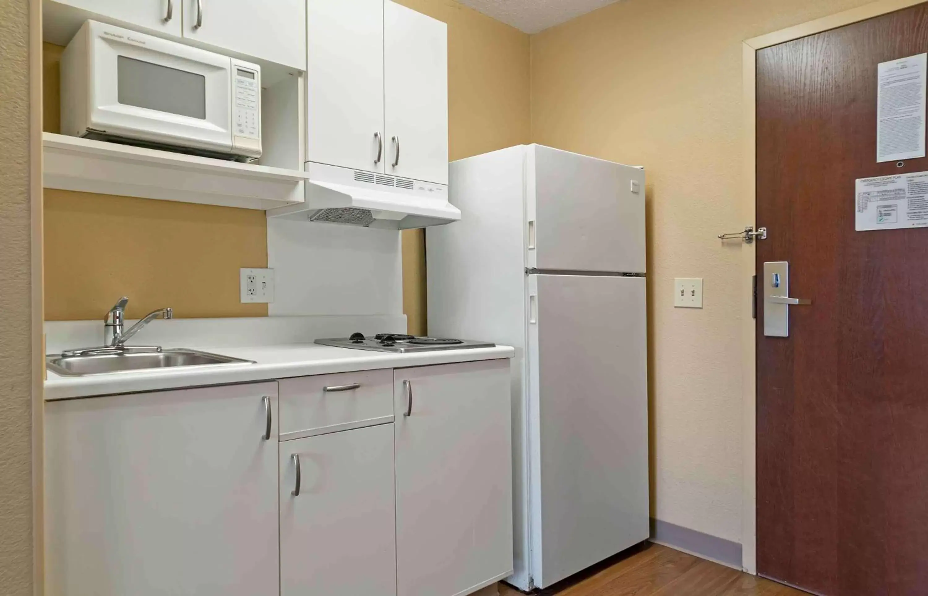 Bedroom, Kitchen/Kitchenette in Extended Stay America Suites - Detroit - Farmington Hills