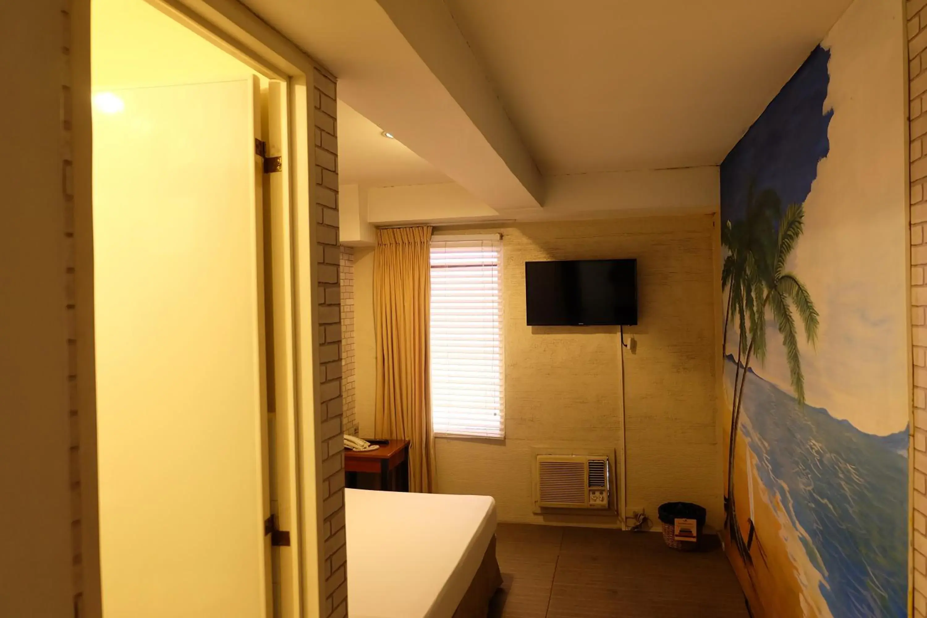 Bedroom, Bathroom in Spaces Hotel Makati - People & Pets