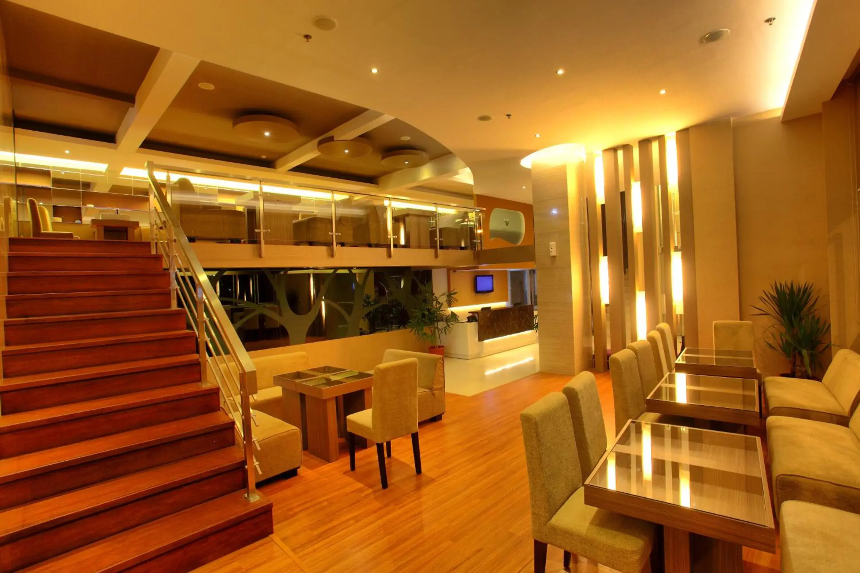 Restaurant/places to eat, Lounge/Bar in Hotel Vio Pasteur