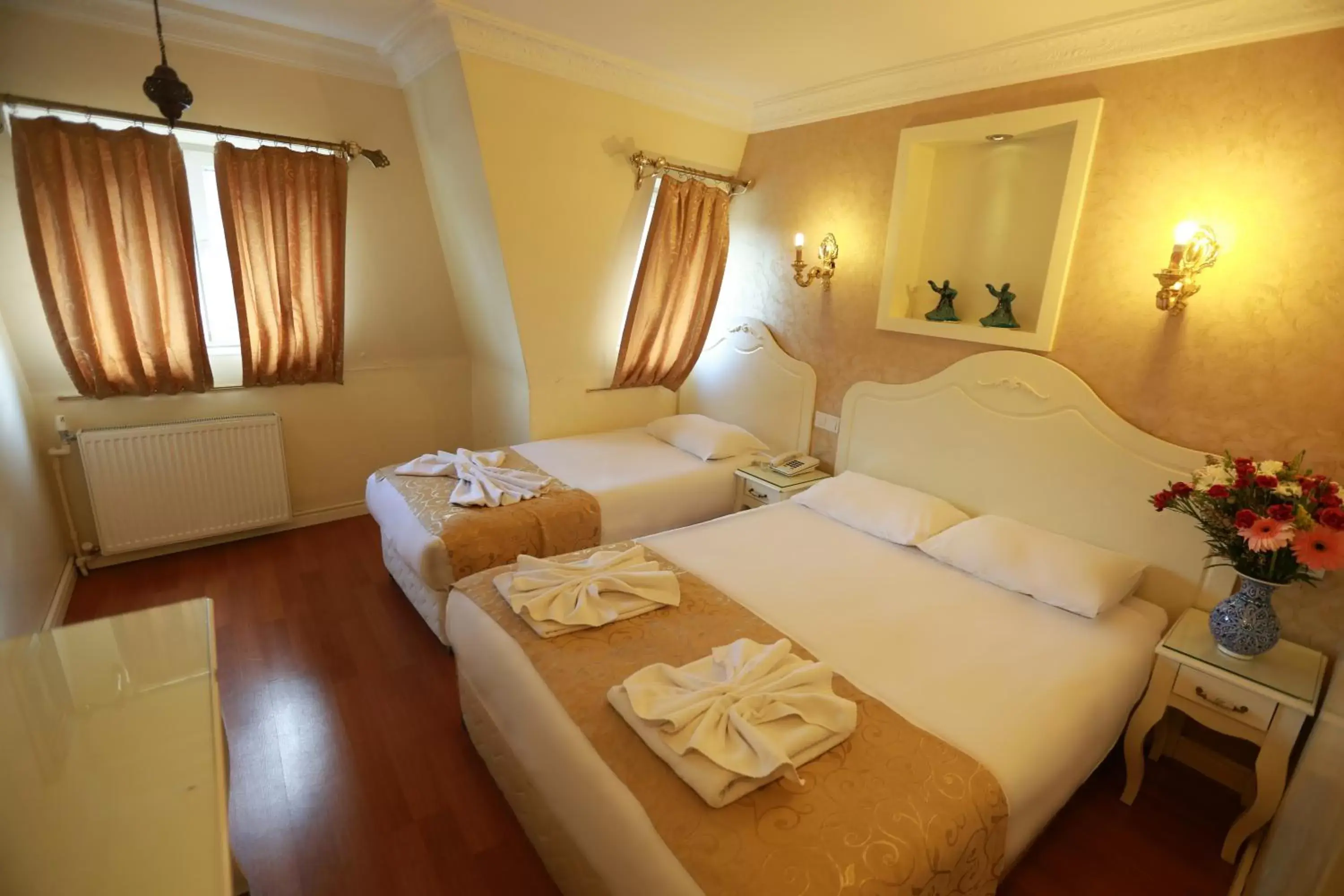 cot, Bed in Sirkeci Park Hotel