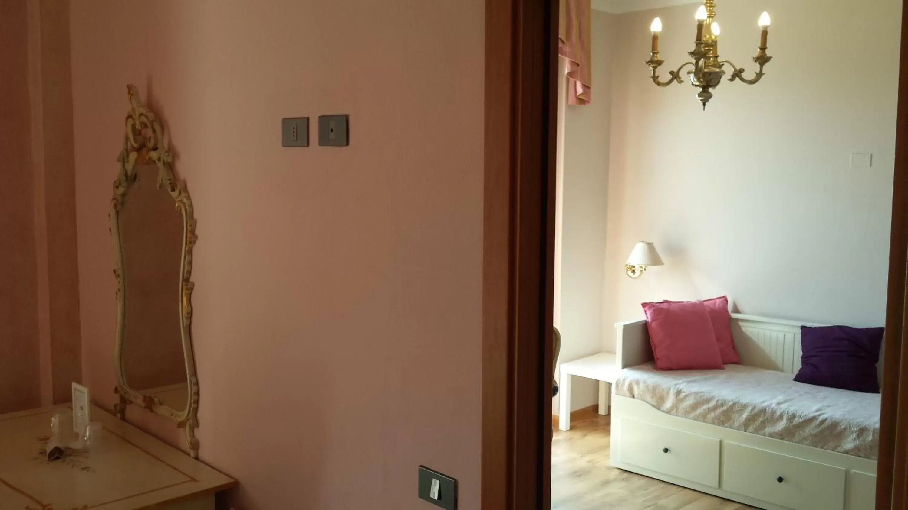 Living room, Bed in Garda Sol SPA Hotel & Appartamenti