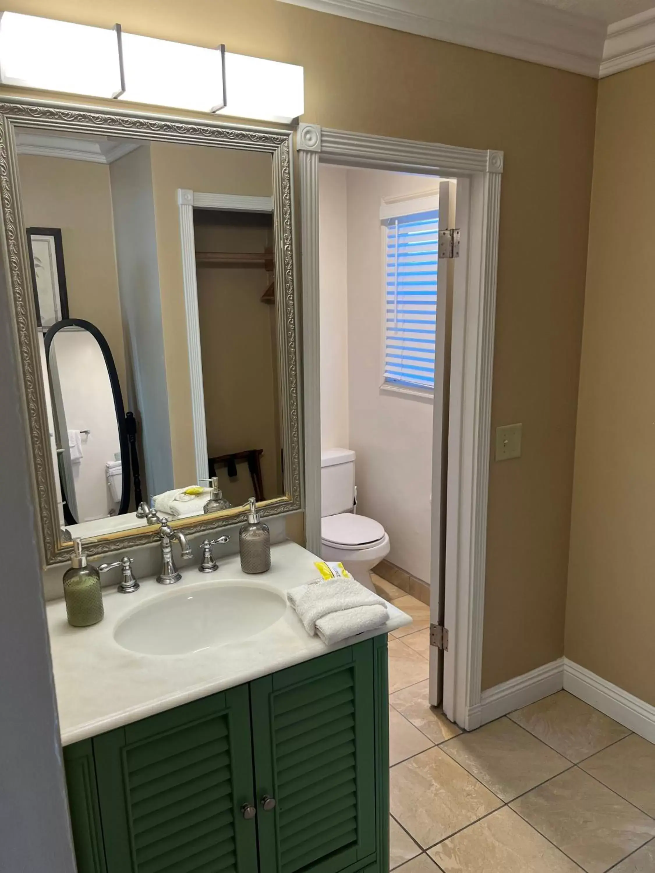 Bathroom in Cliff House Inn