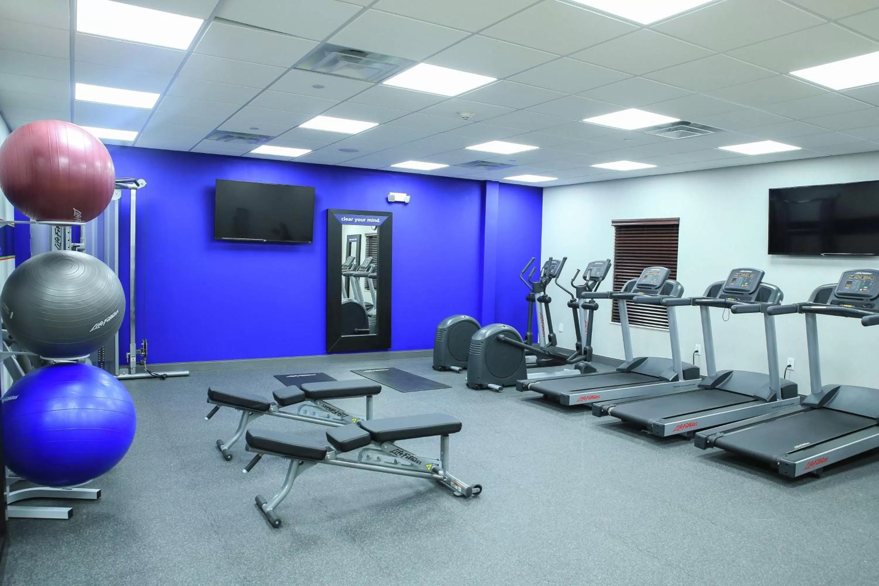 Fitness centre/facilities in Hampton Inn & Suites Mount Laurel/Moorestown