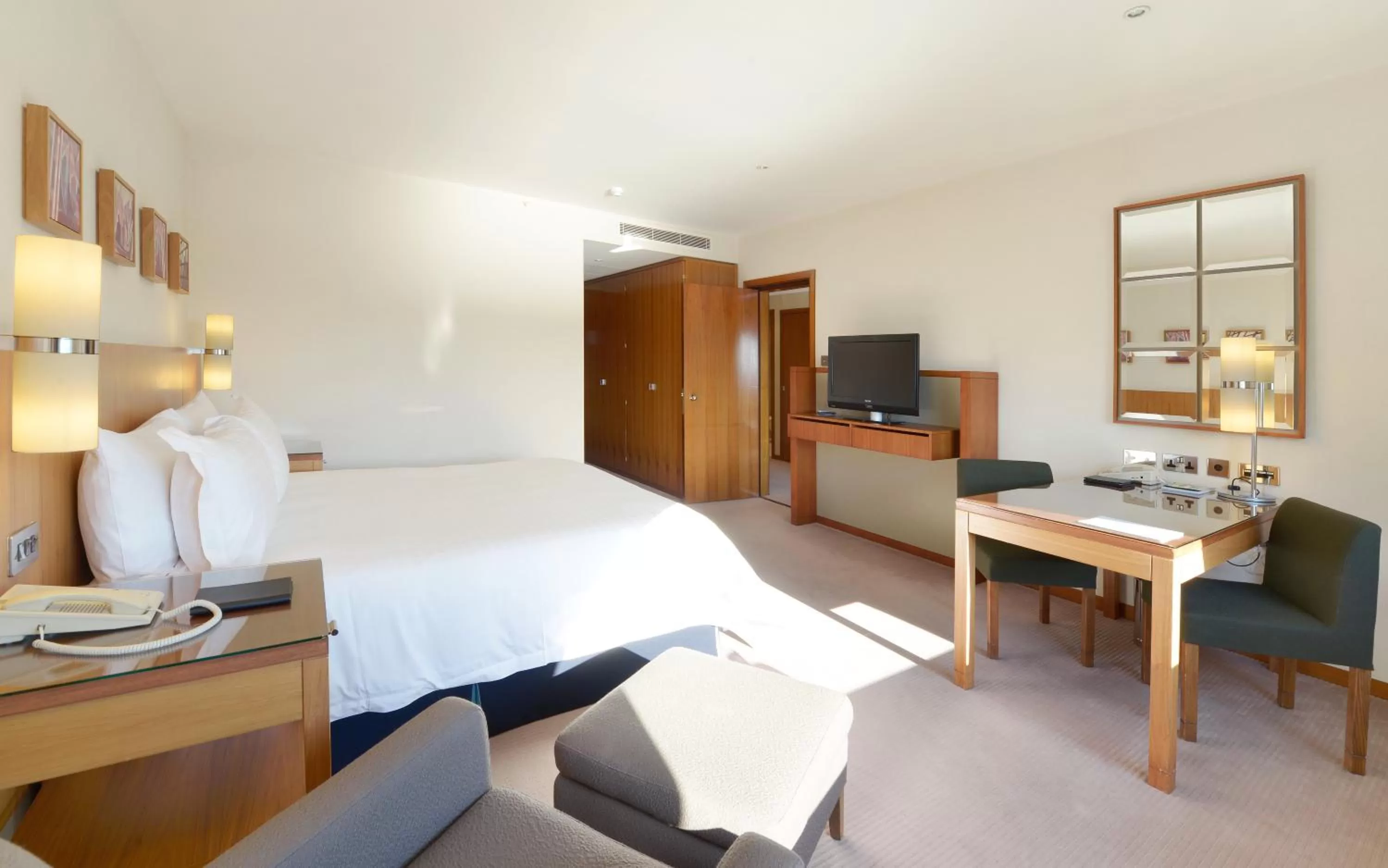 TV and multimedia, Bed in Canary Riverside Plaza Hotel