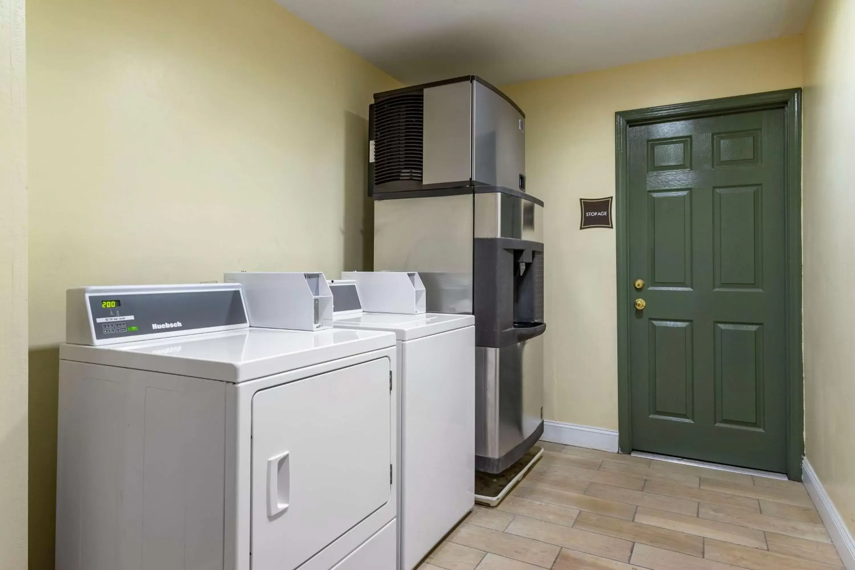 laundry, Kitchen/Kitchenette in Best Western Allatoona Inn & Suites