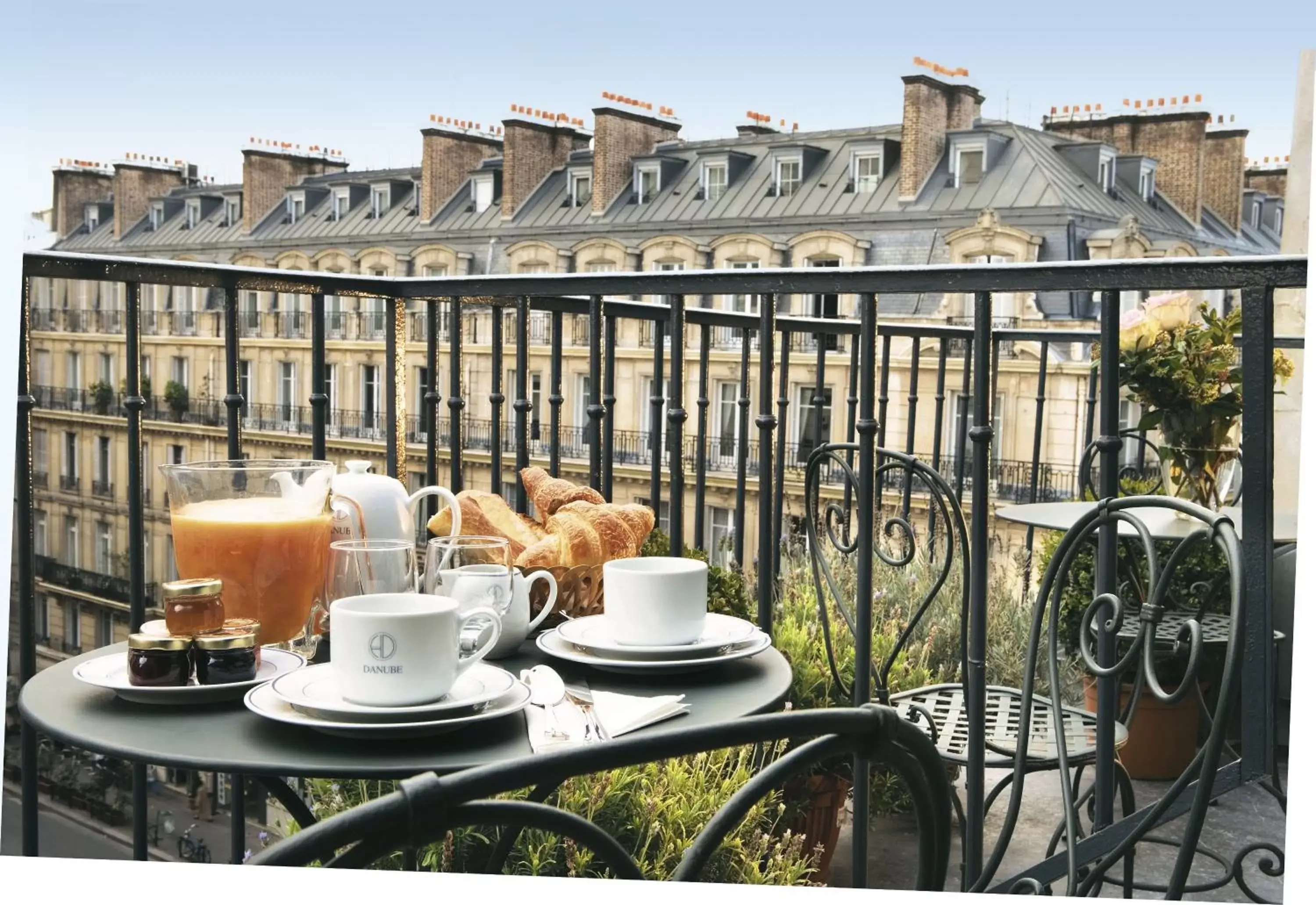 Coffee/tea facilities in Hôtel du Danube Saint Germain