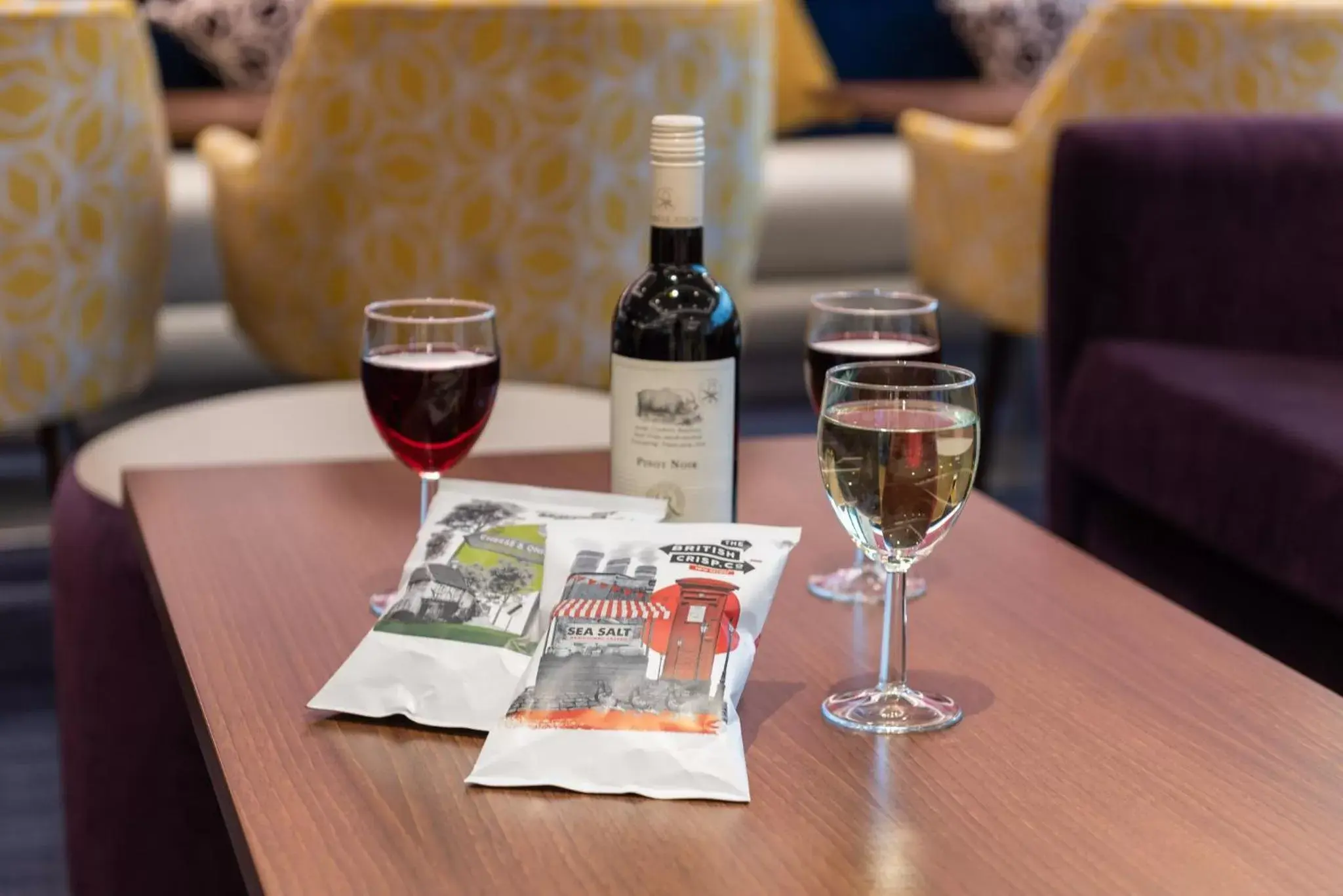 Lounge or bar in Holiday Inn Express Burnley M65 Jct 10, an IHG Hotel