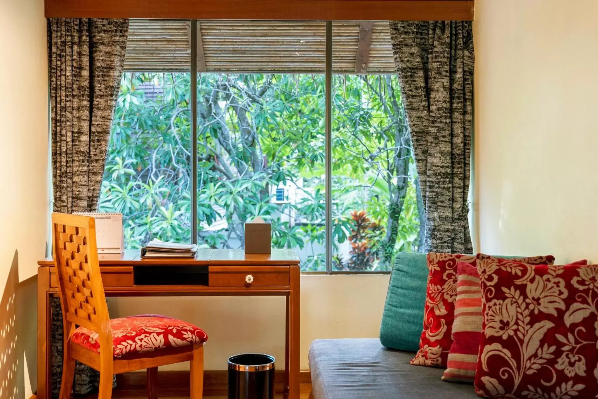 Photo of the whole room, Seating Area in Centara Koh Chang Tropicana Resort