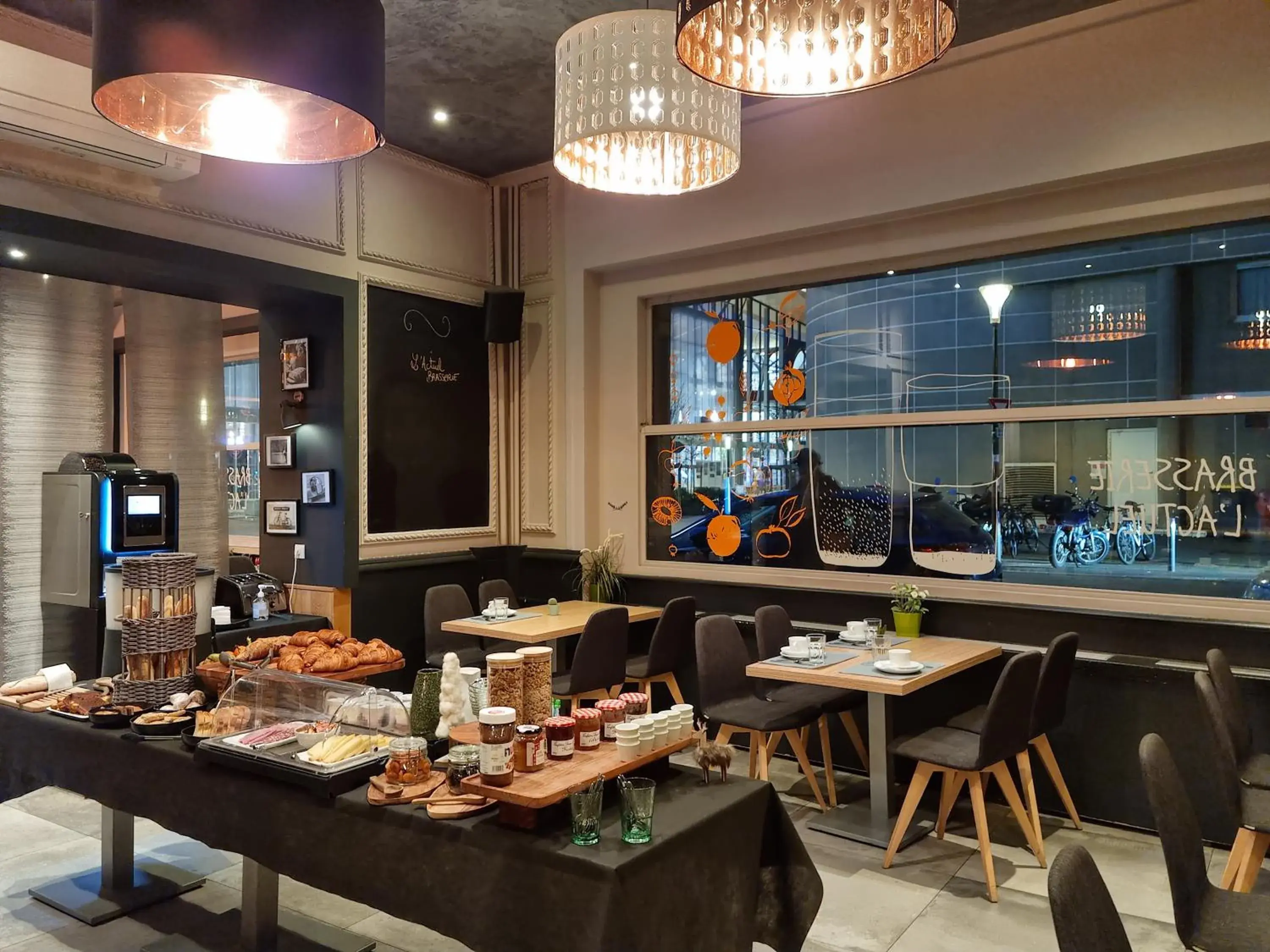 Buffet breakfast, Restaurant/Places to Eat in Hotel Actuel Chambéry Centre Gare