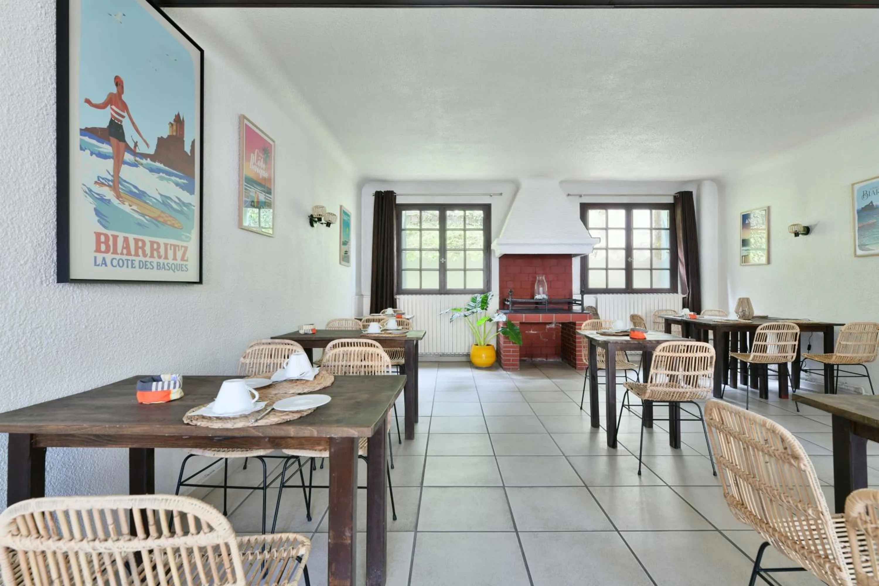 Breakfast in Hôtel VAL FLORES LOGIS