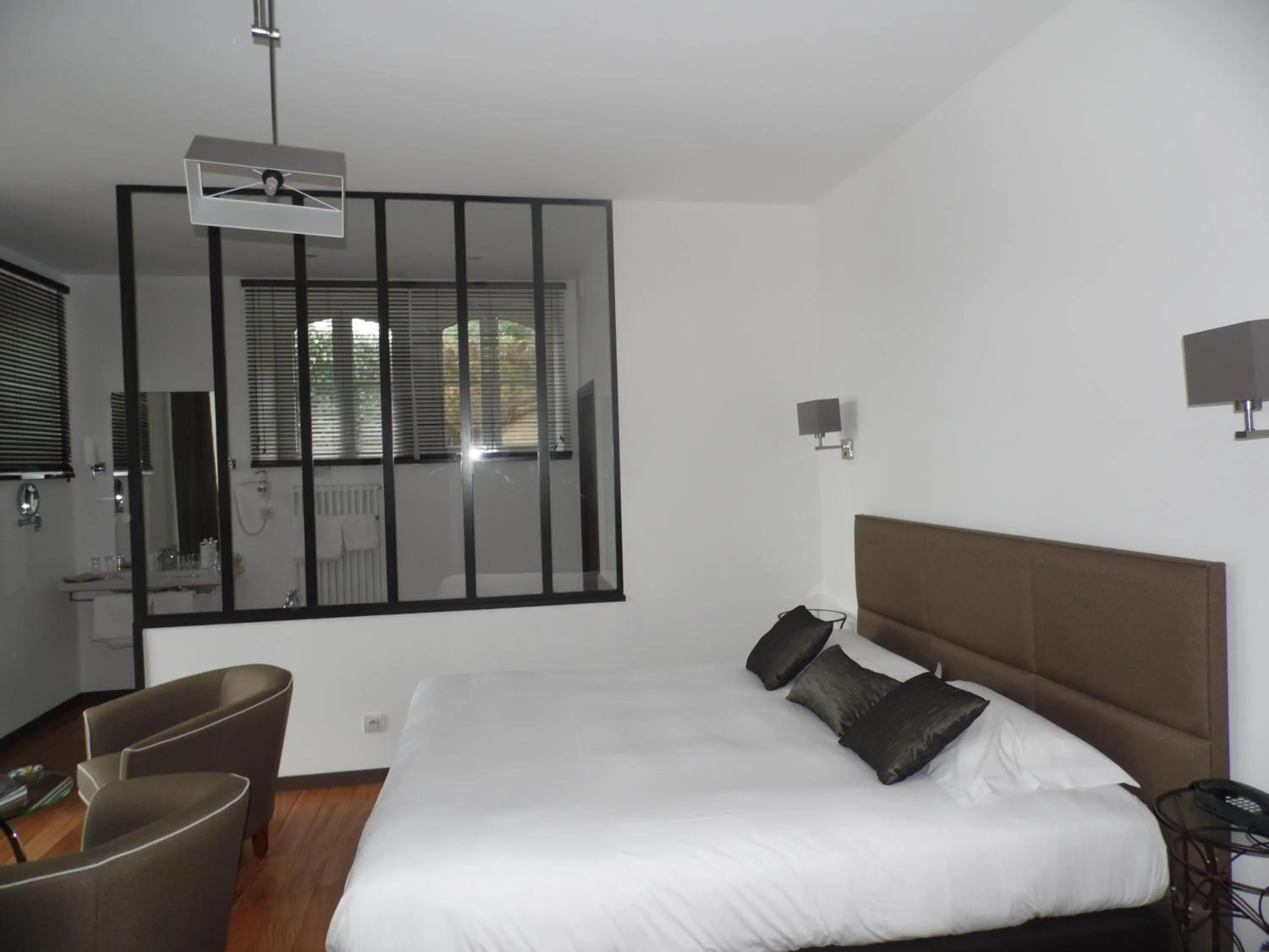 Bedroom, Bed in Clos de Vallombreuse, The Originals Relais