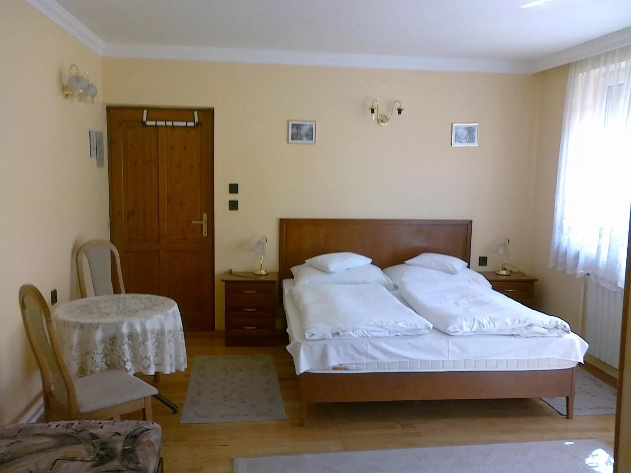 Bed in Szieszta Panzió