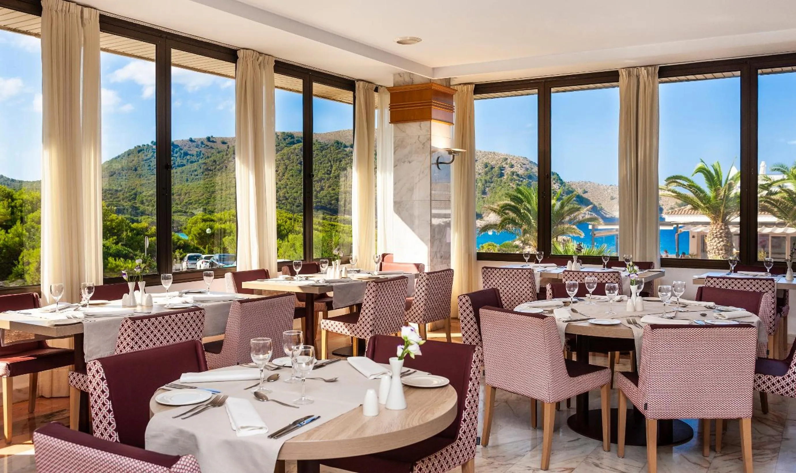 Restaurant/places to eat in Hotel & Spa S'Entrador Playa