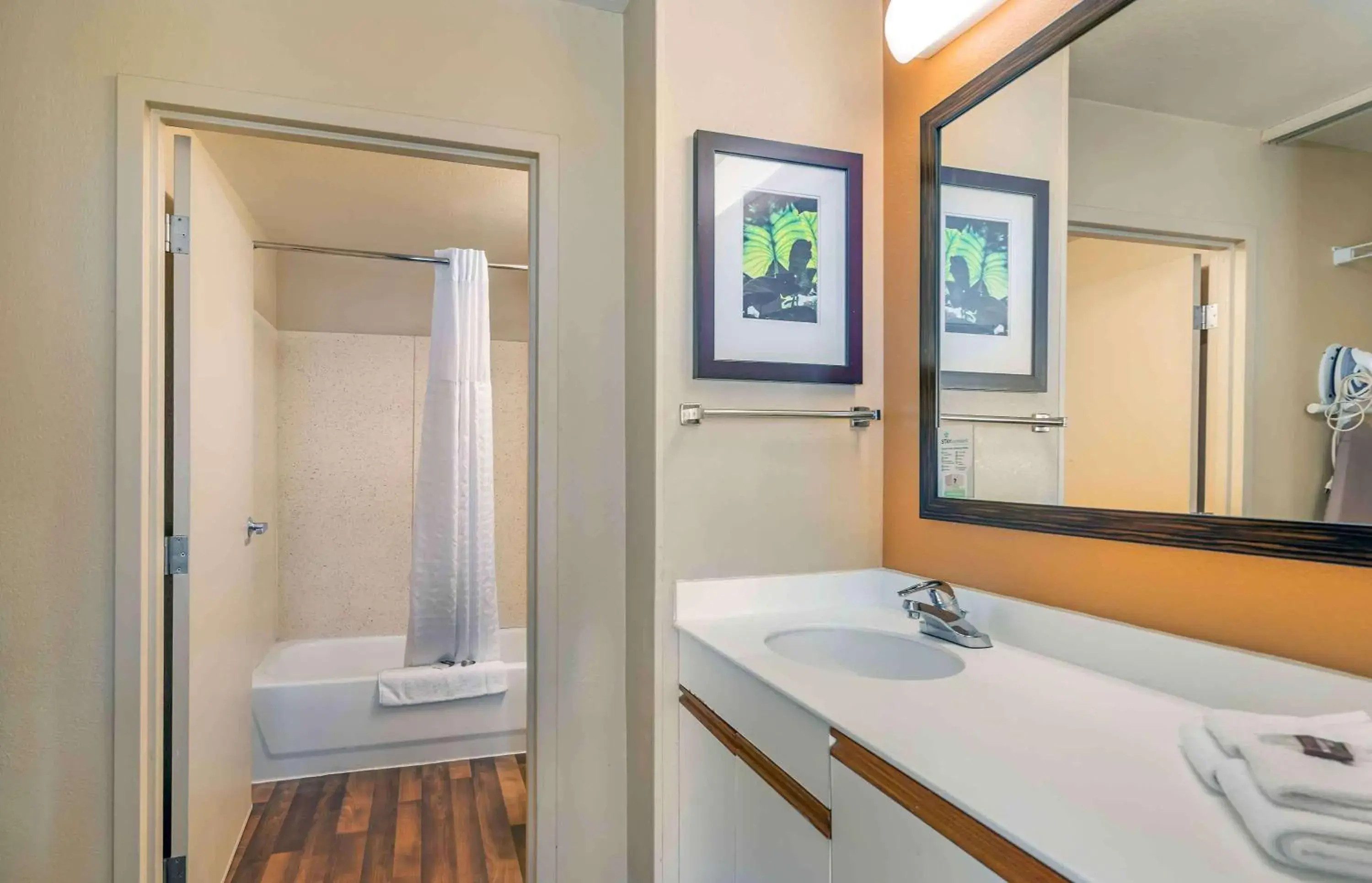Bathroom in Extended Stay America Suites - Chicago - Lombard - Oakbrook