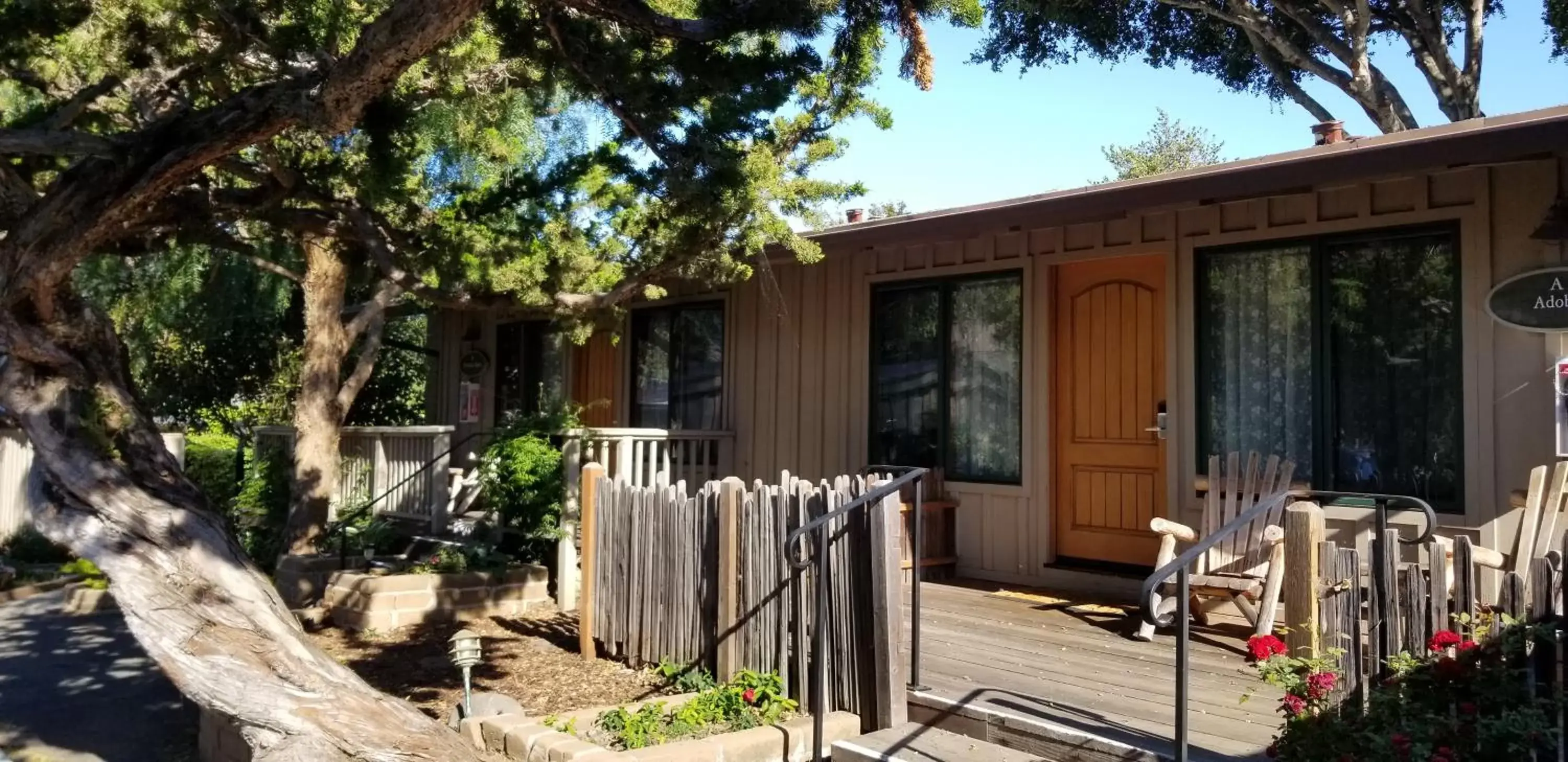 Facade/entrance in Carmel Valley Lodge