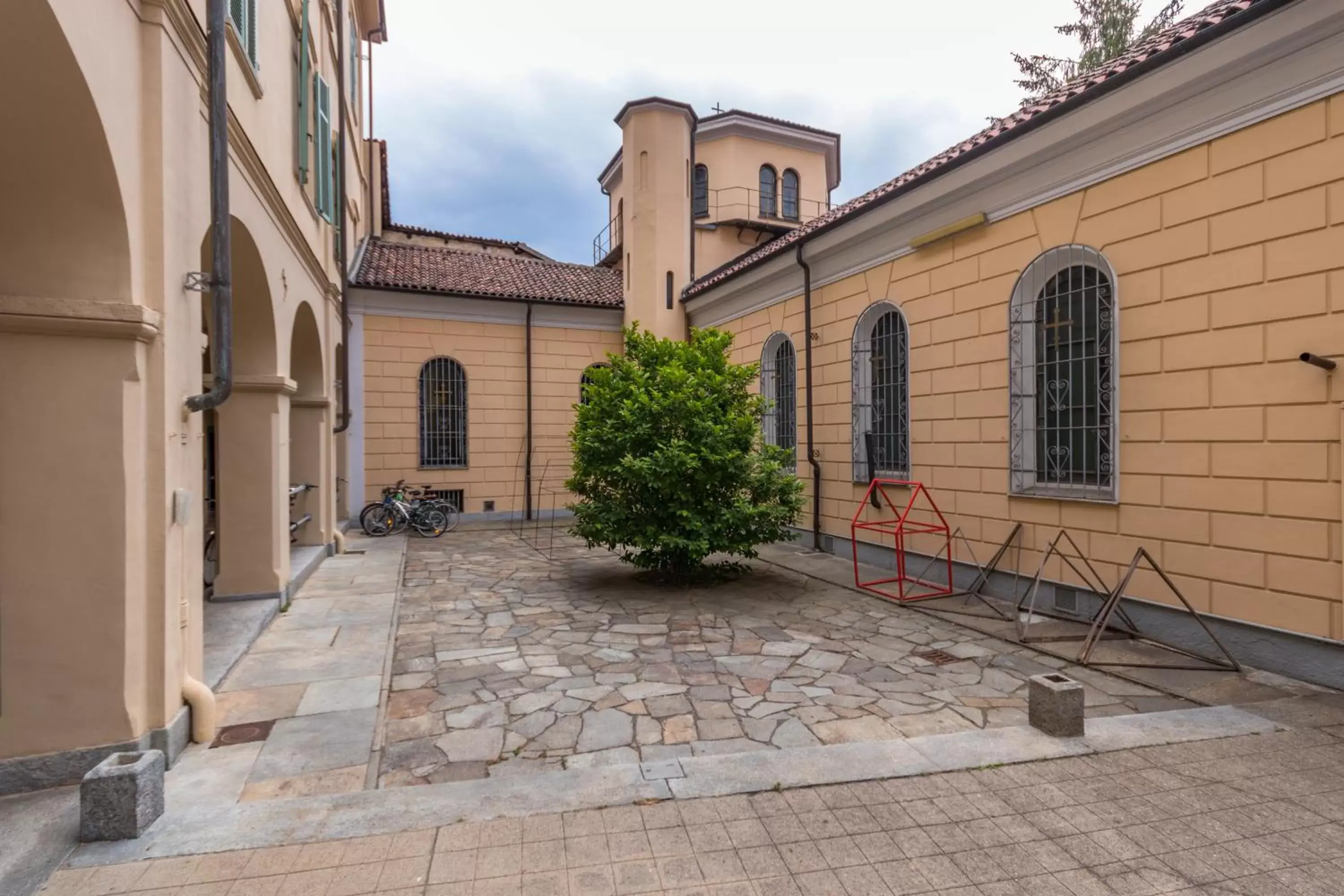 Facade/entrance, Property Building in Housing Giulia