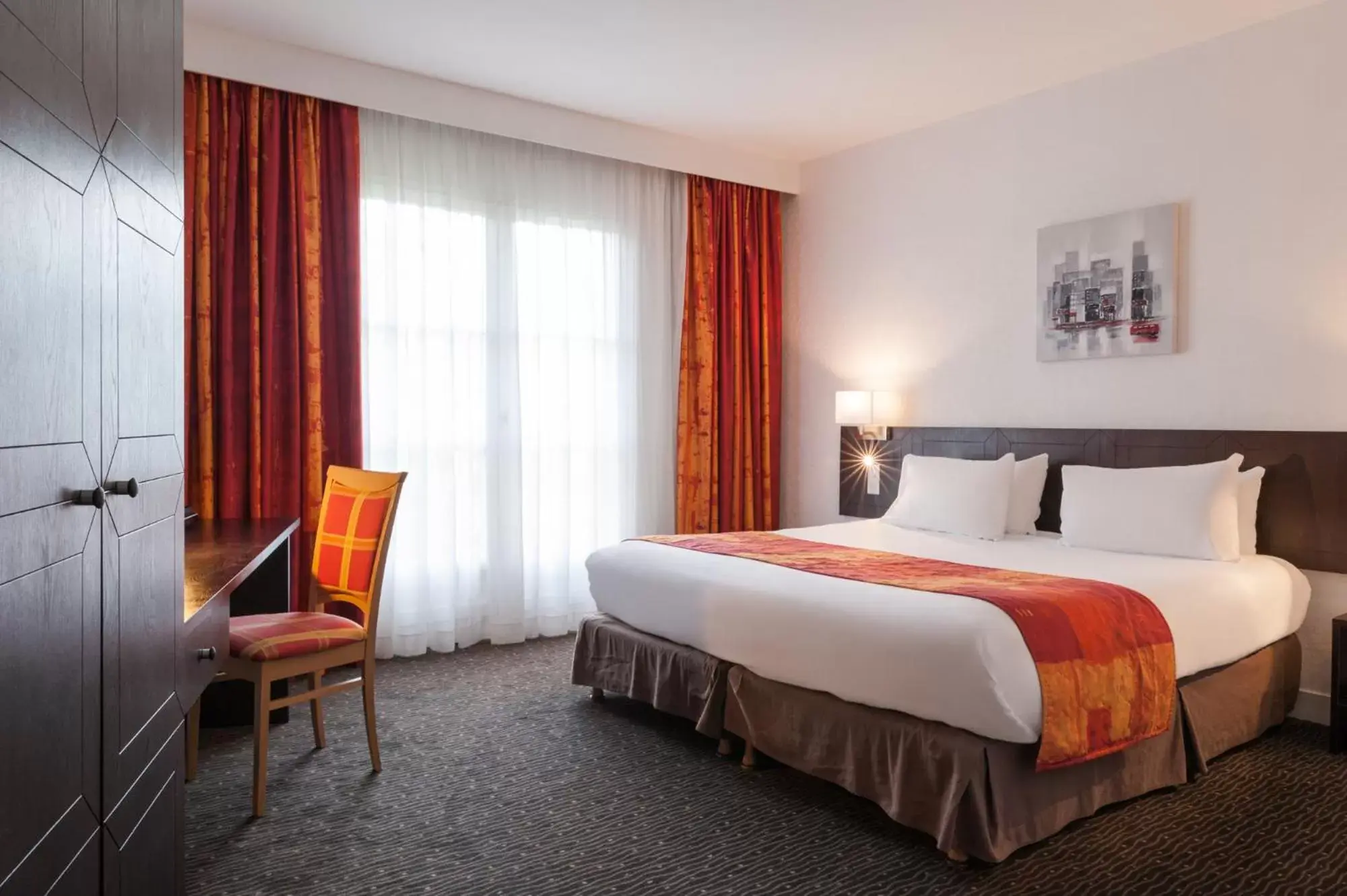 Photo of the whole room, Bed in La Berteliere, The Originals Relais (Qualys-Hotel)