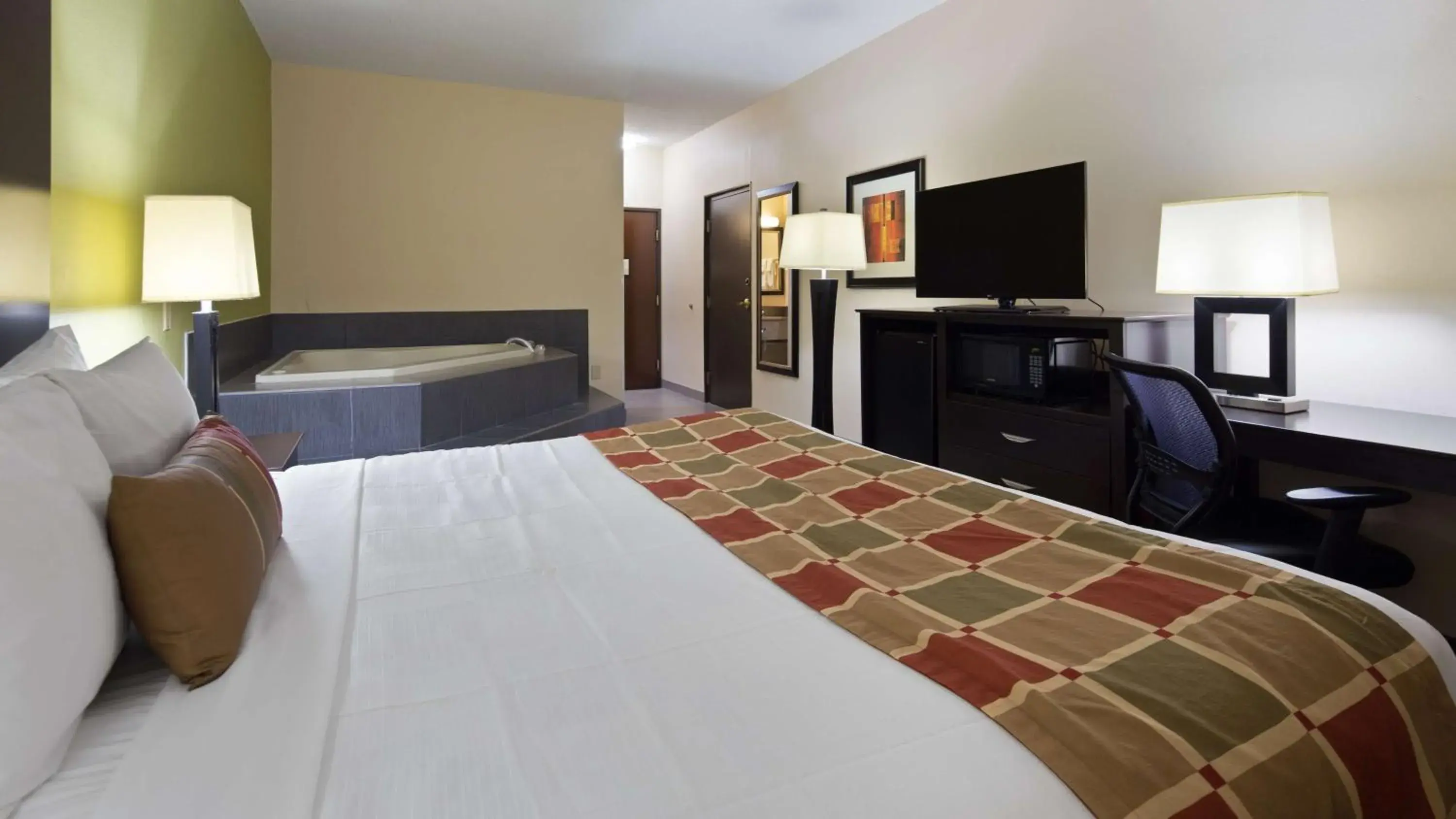 Photo of the whole room, Bed in Best Western Plus Huntersville Inn & Suites Near Lake Norman