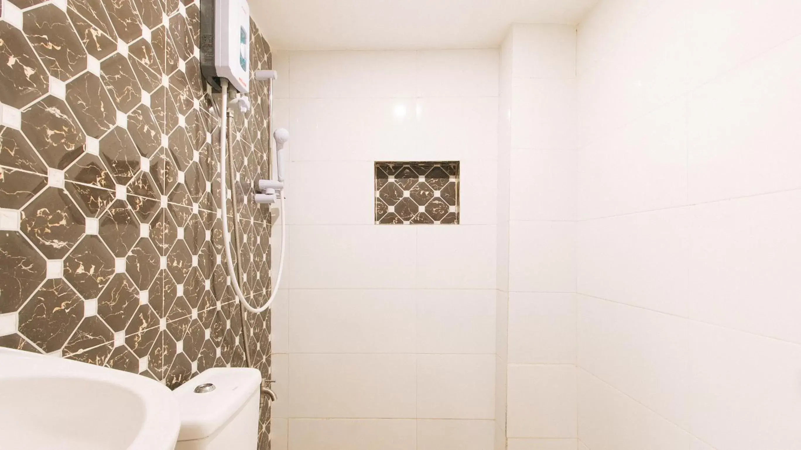 Bathroom in RedDoorz @ PIY Margal Sampaloc Manila