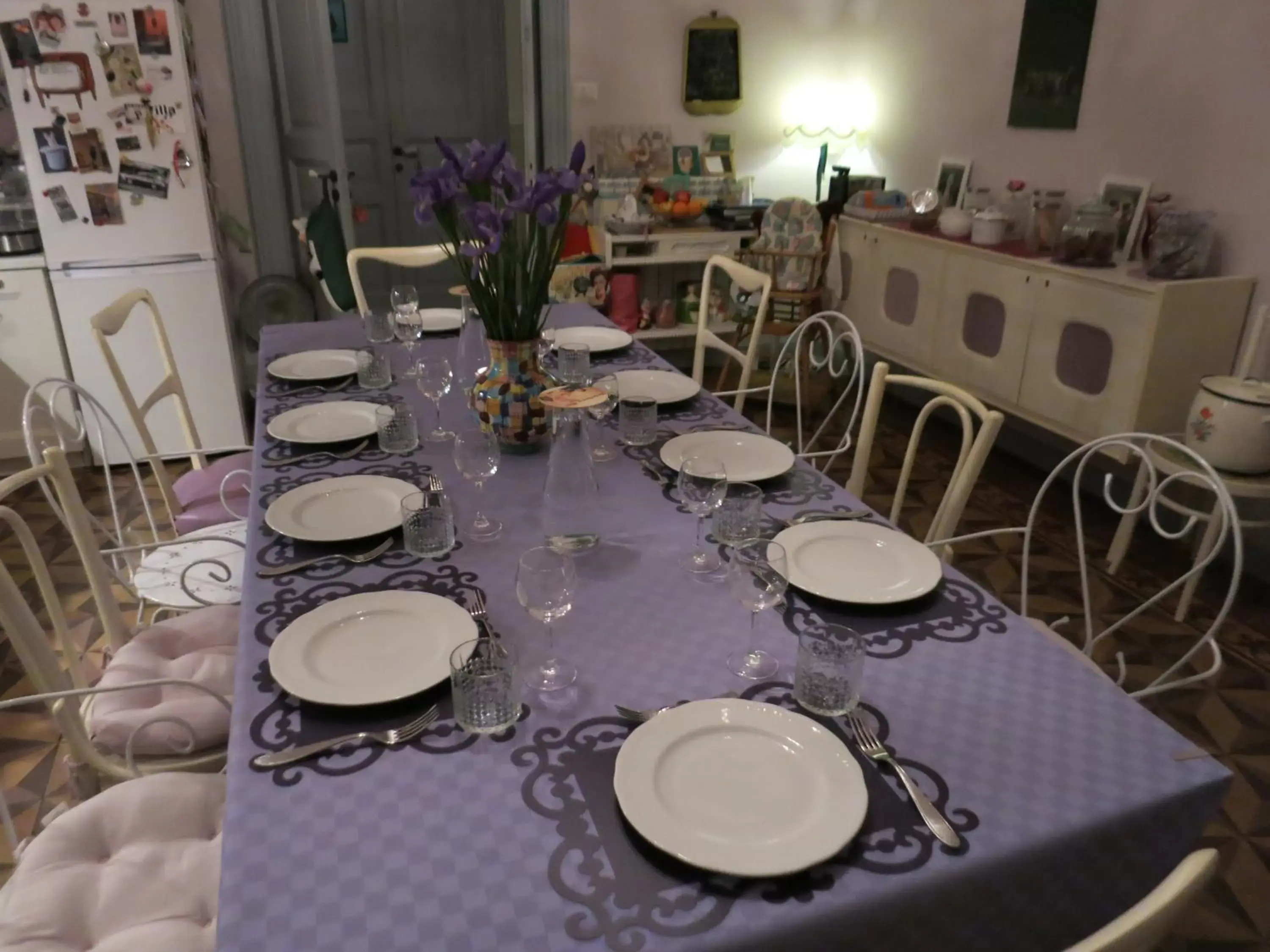 Photo of the whole room, Restaurant/Places to Eat in Maison Decò