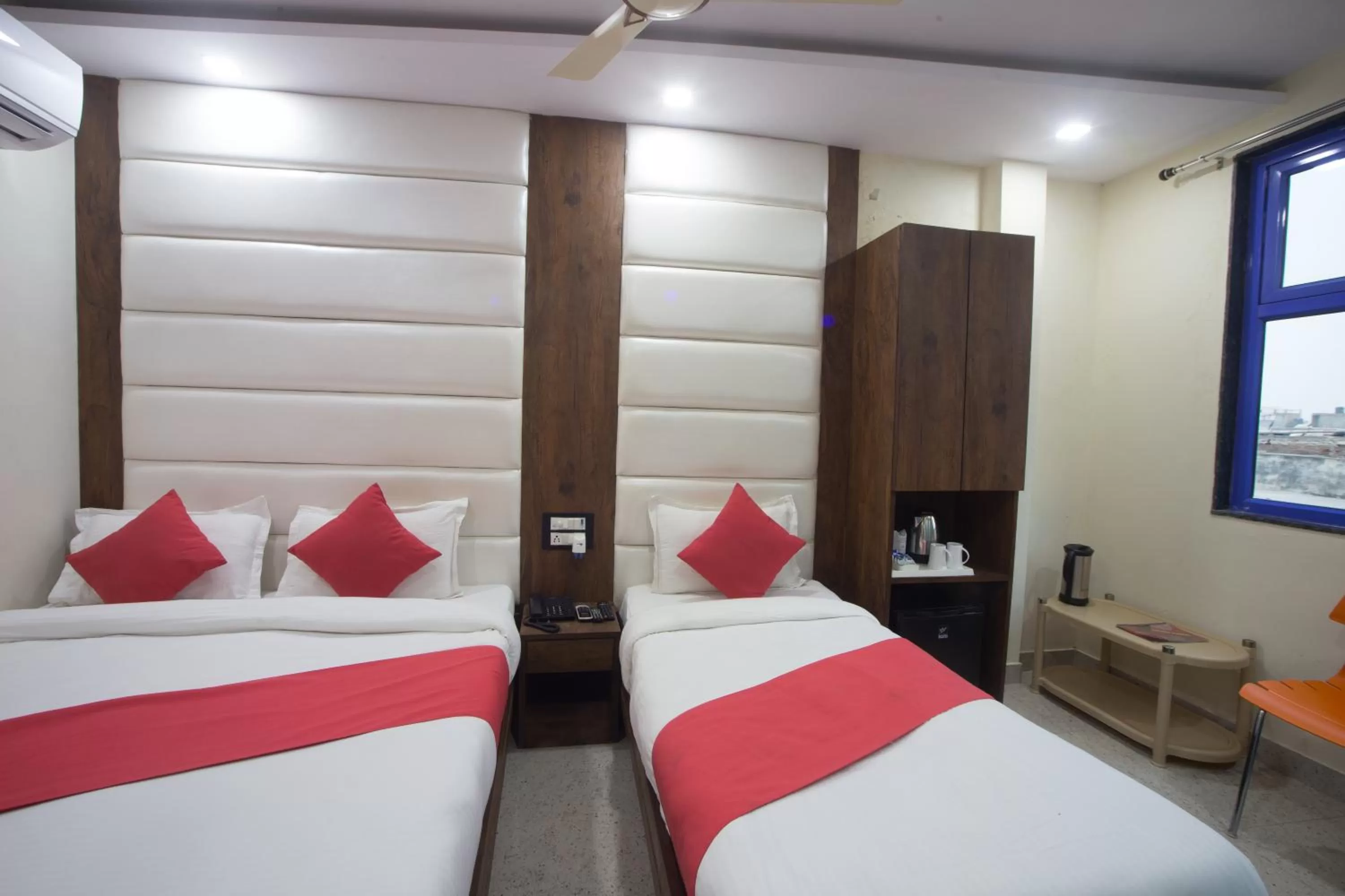 Bedroom, Bed in Hotel Dollar Inn