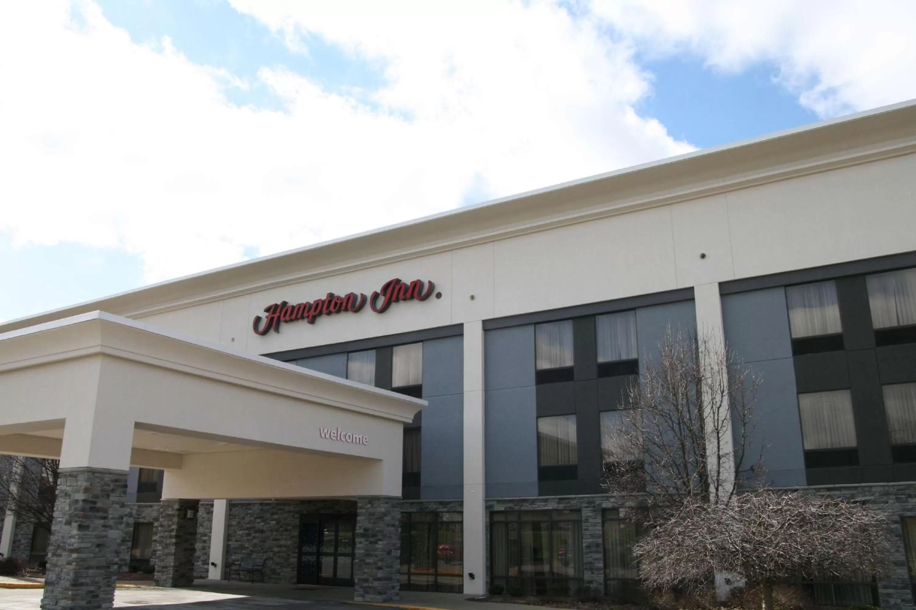 Property building in Hampton Inn Youngstown-North