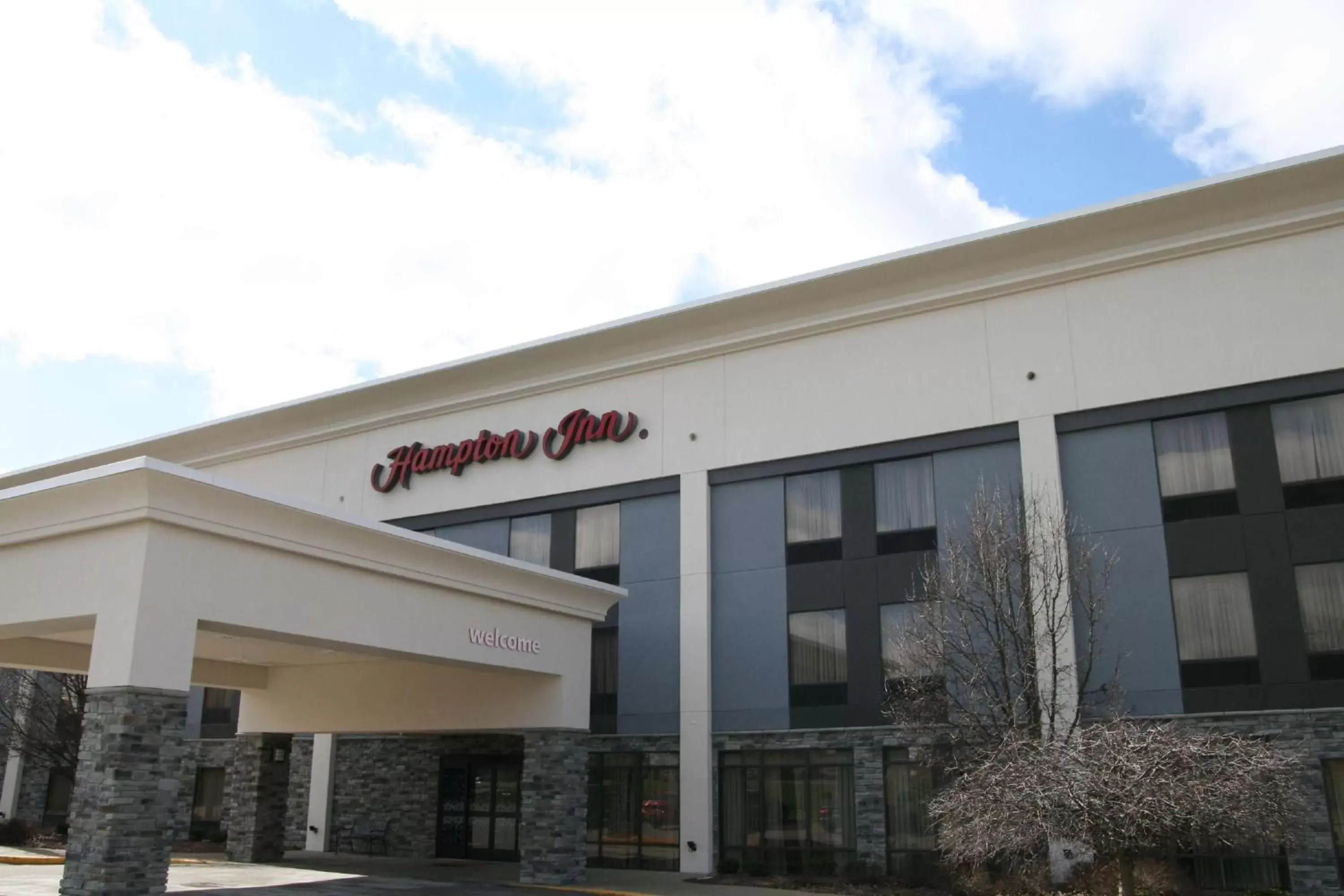 Property Building in Hampton Inn Youngstown-North