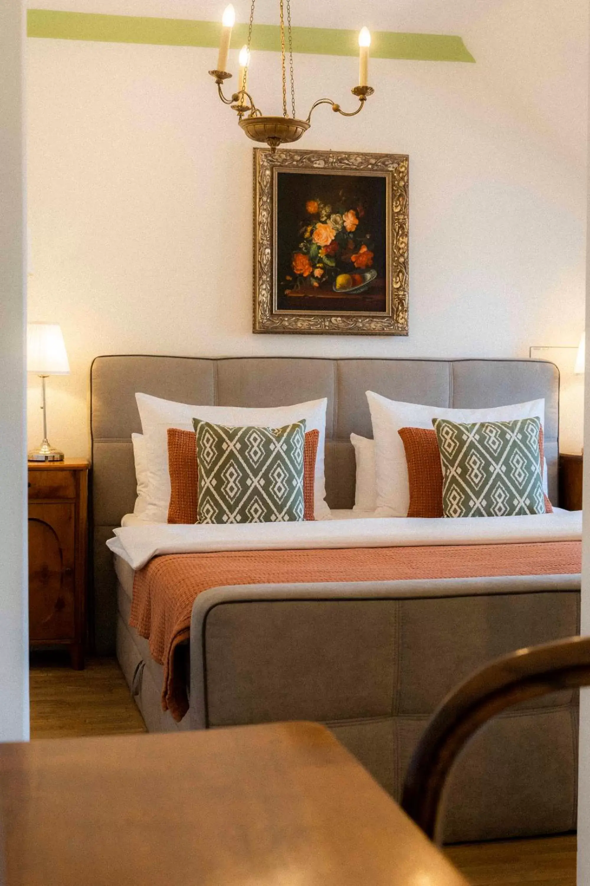Bed, Seating Area in Schlosswirt zu Anif - Hotel und Restaurant