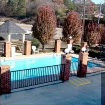 Day, Swimming Pool in Royal Inn - Anniston