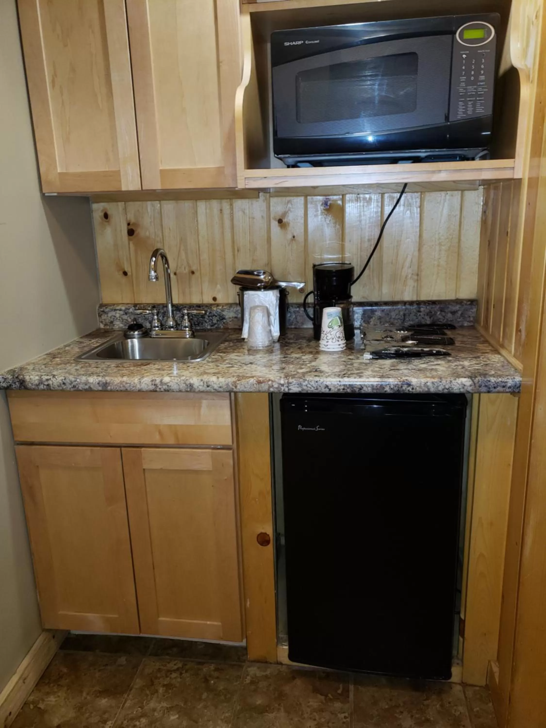 Kitchen/Kitchenette in Willard Munger Inn