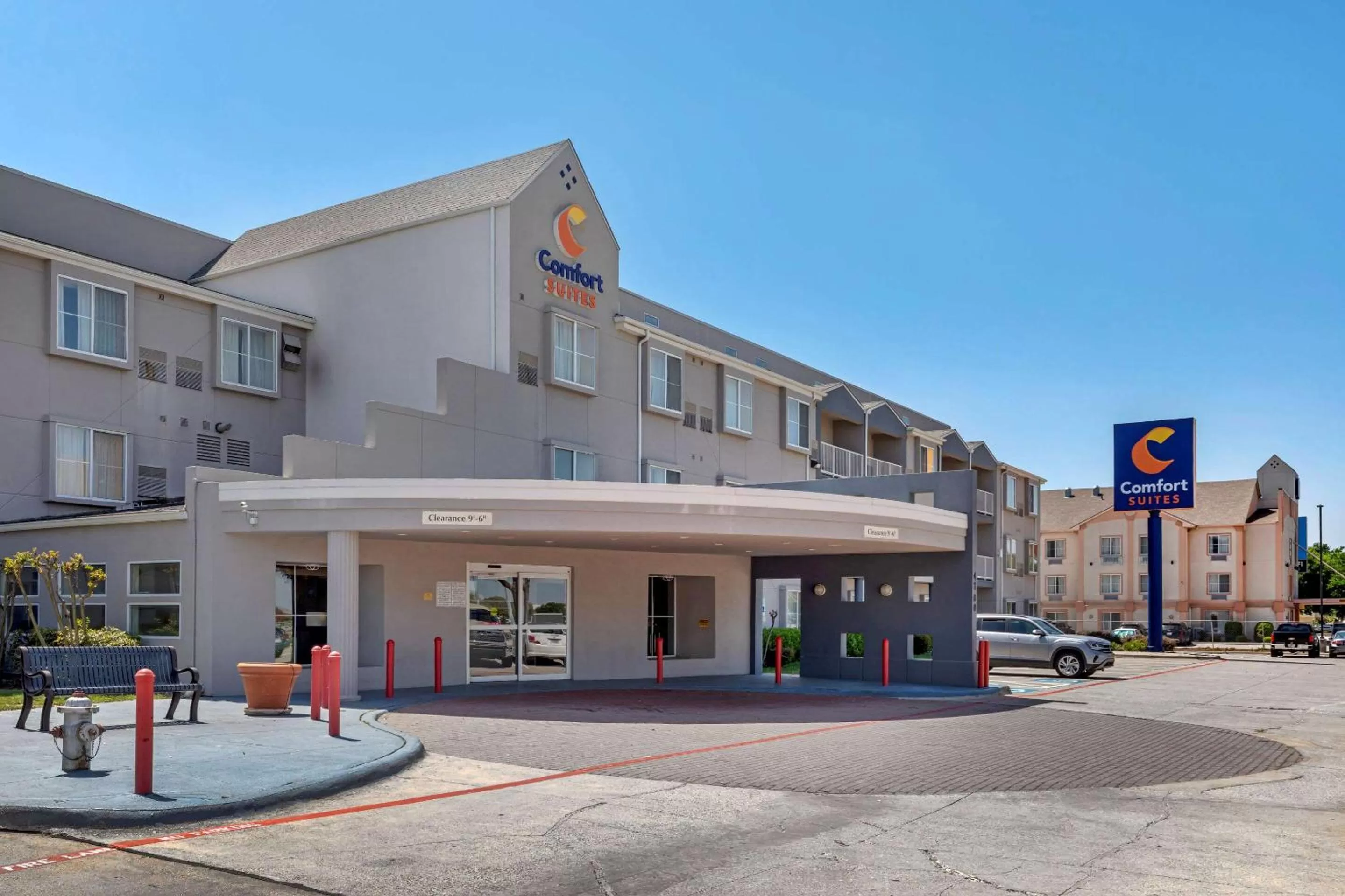 Property building in Comfort Suites DFW Airport