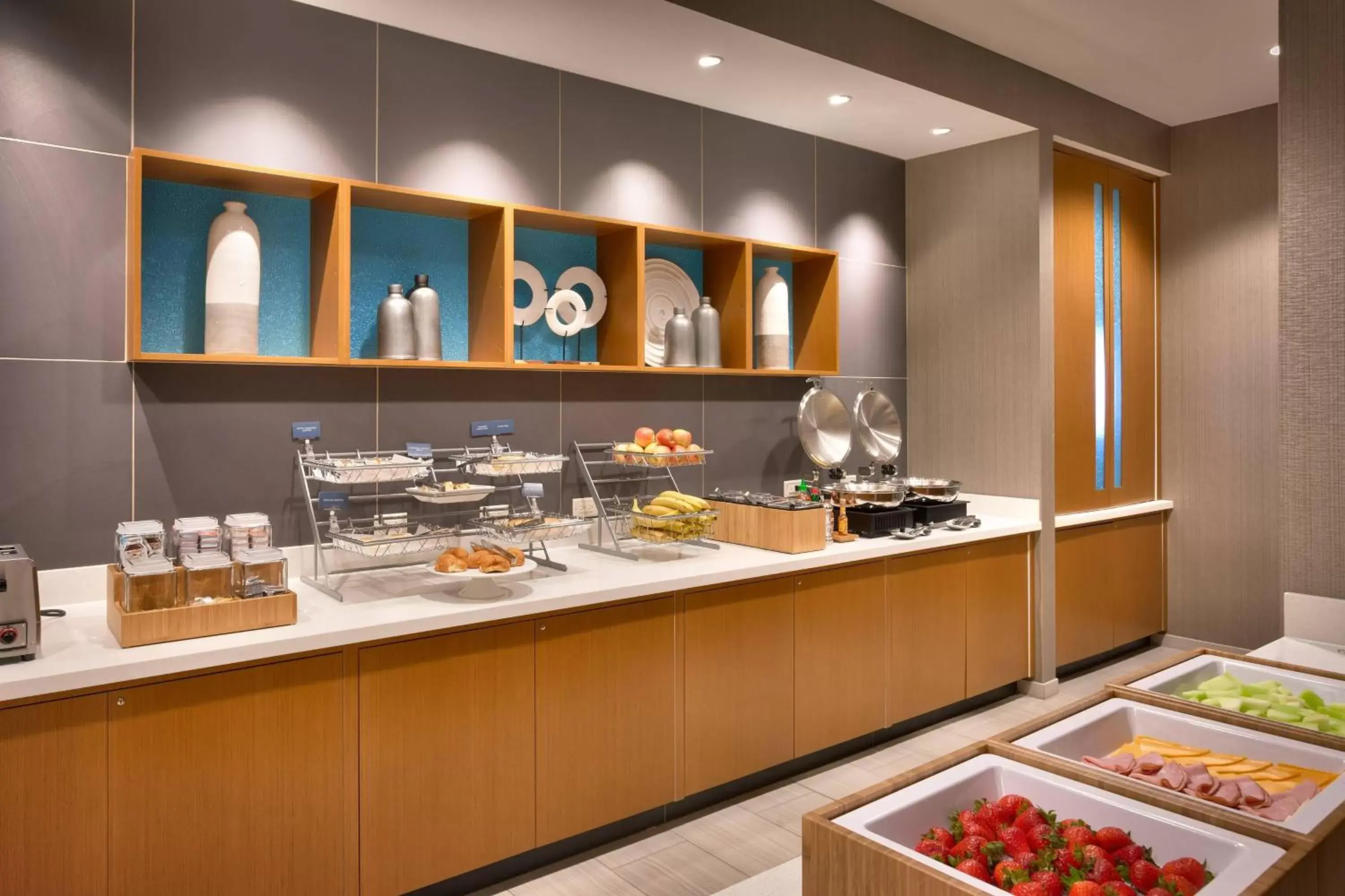 Breakfast, Food in SpringHill Suites by Marriott Coralville