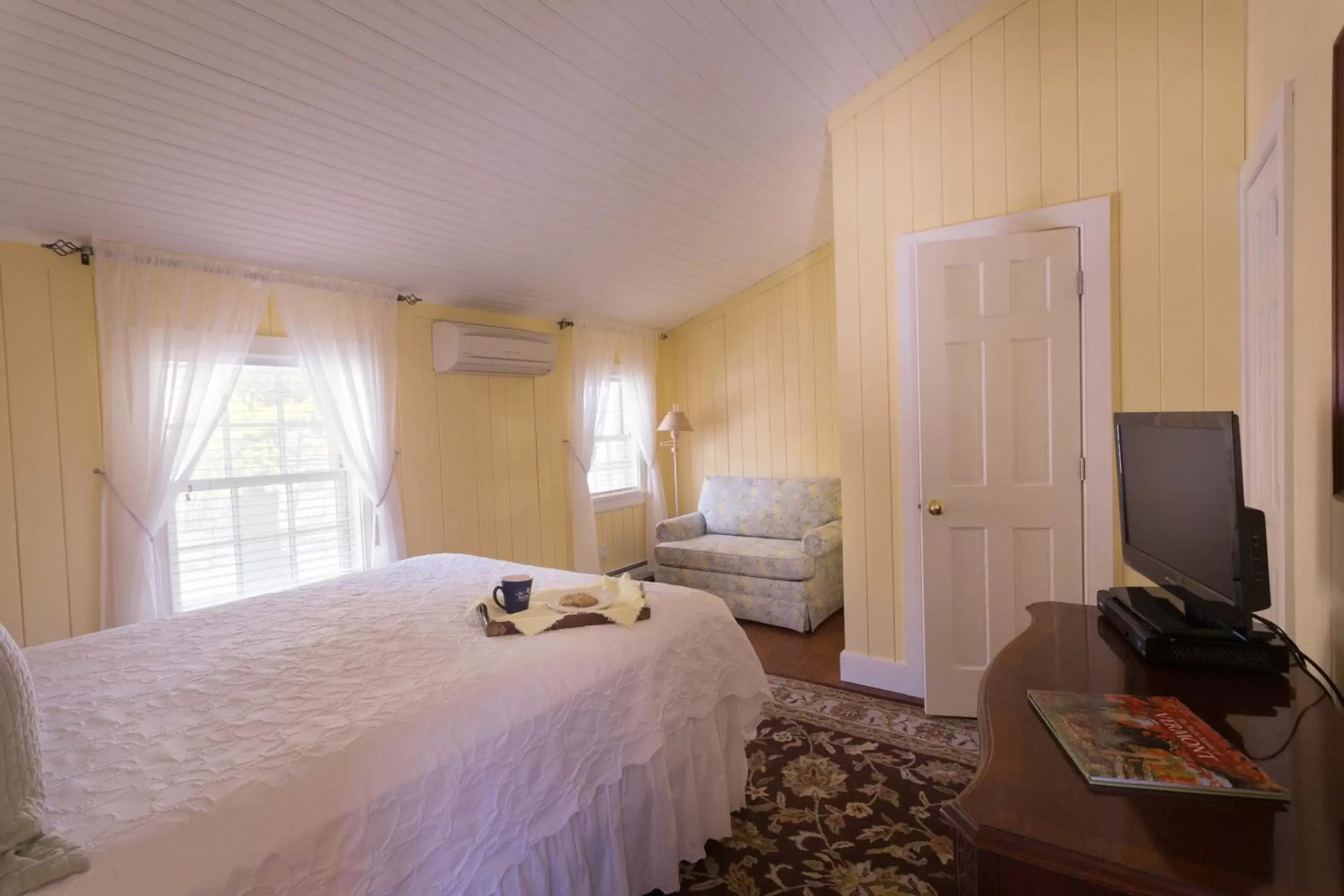 Superior Queen Room in The Inn at Manchester Superior Queen Room in The Inn at Manchester