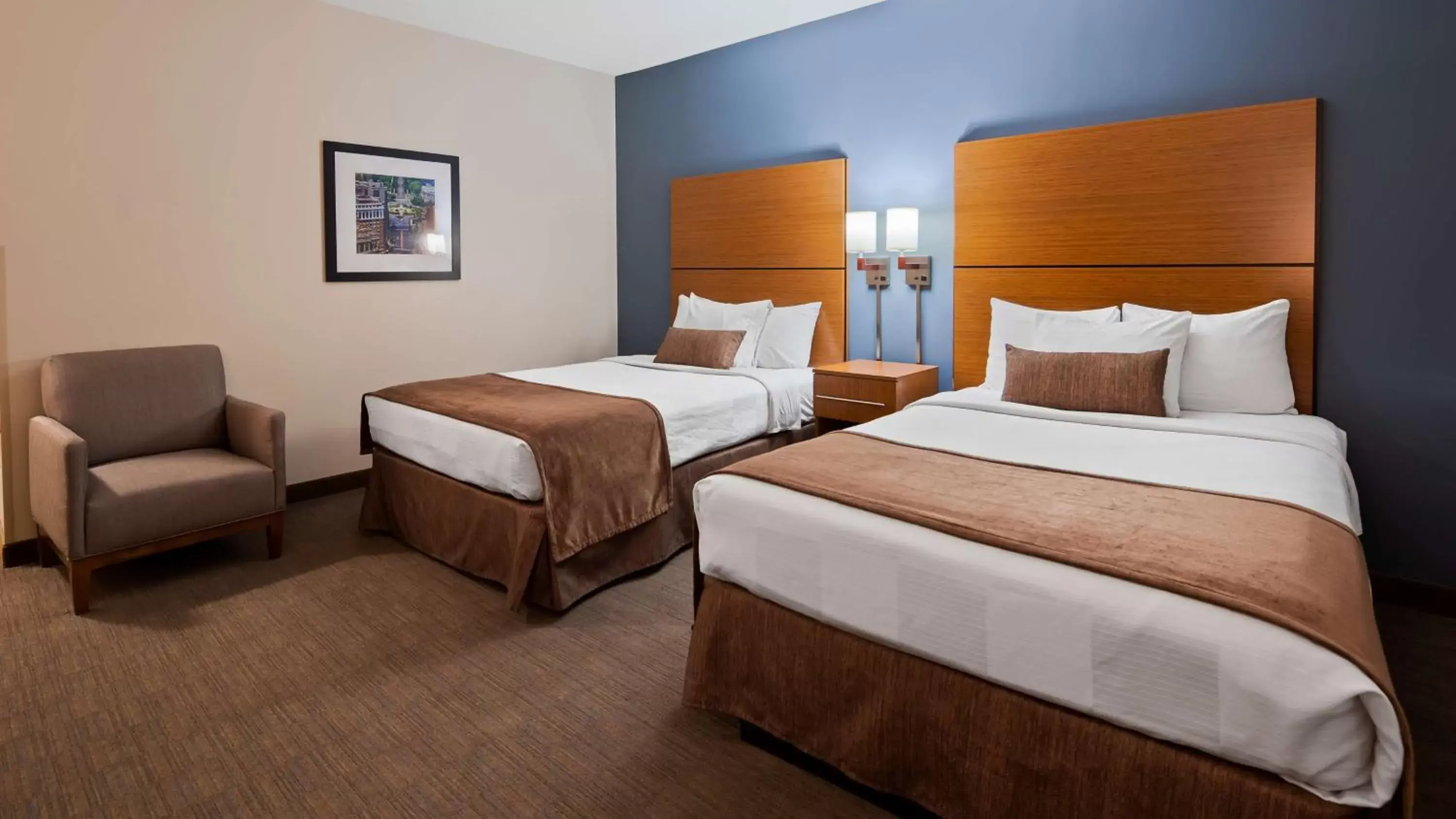 Bed in Best Western Plus Philadelphia Convention Center Hotel