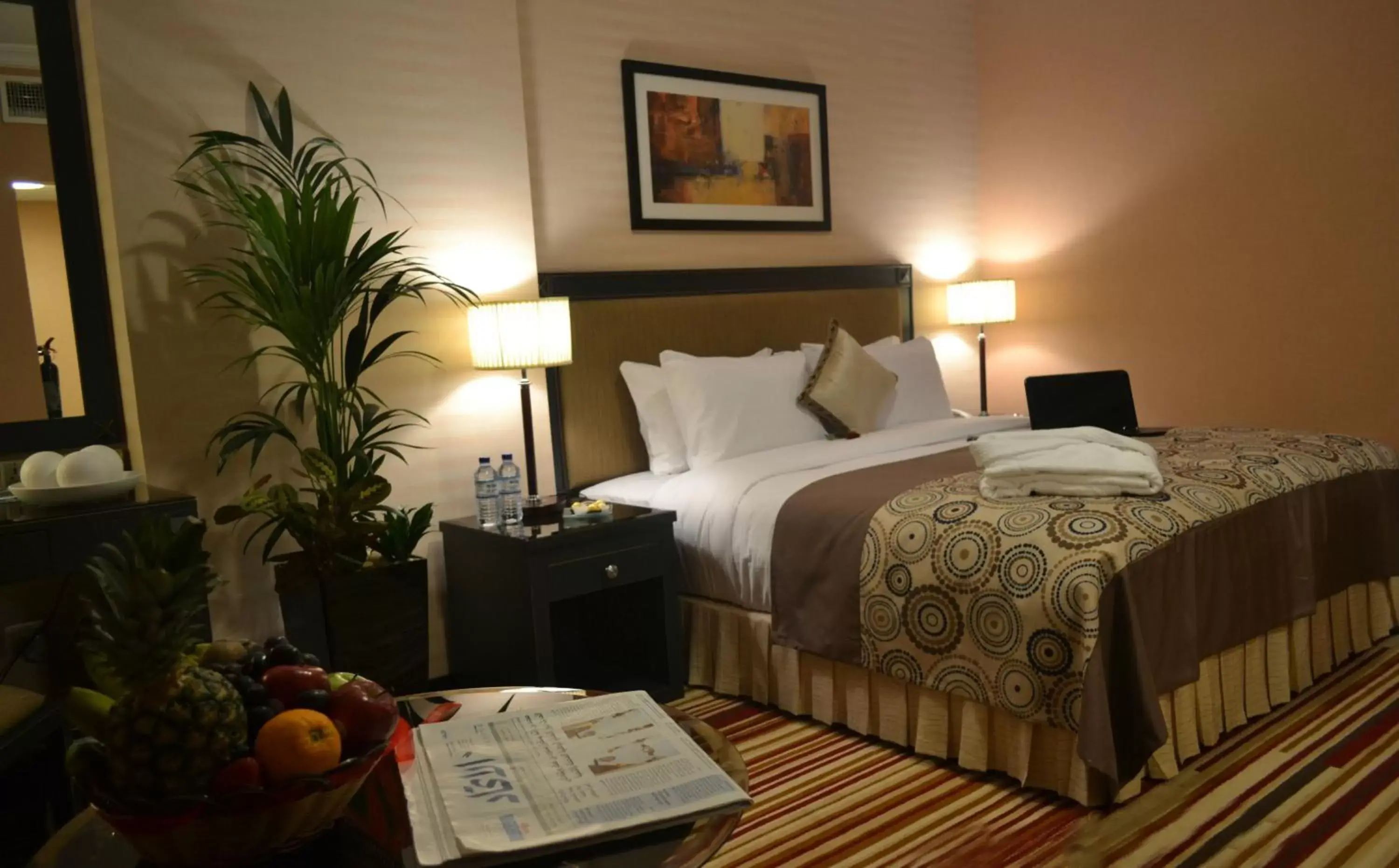 Bathroom, Bed in Executive Suites